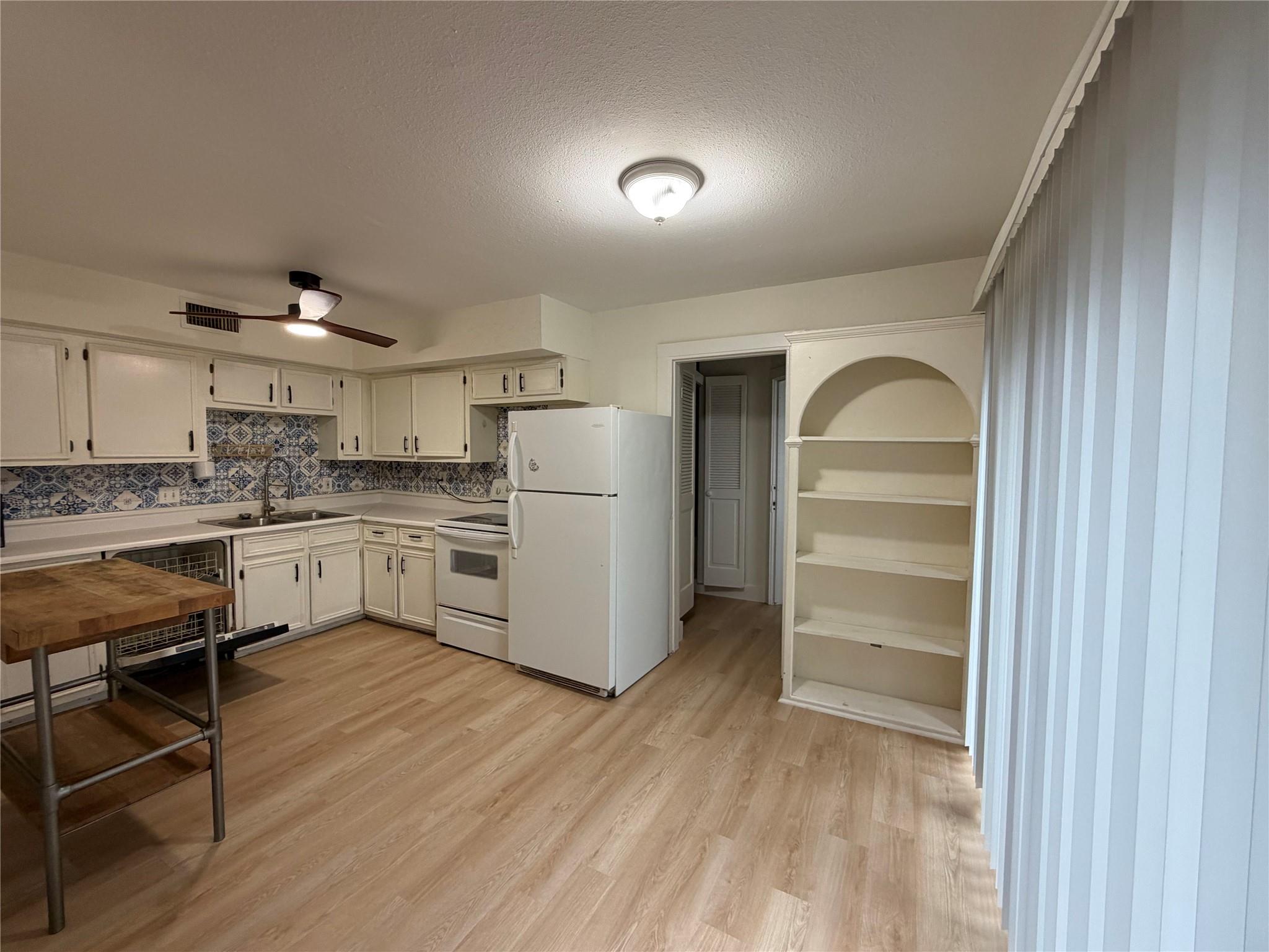 4511 Avenue B None #b Property Photo 3