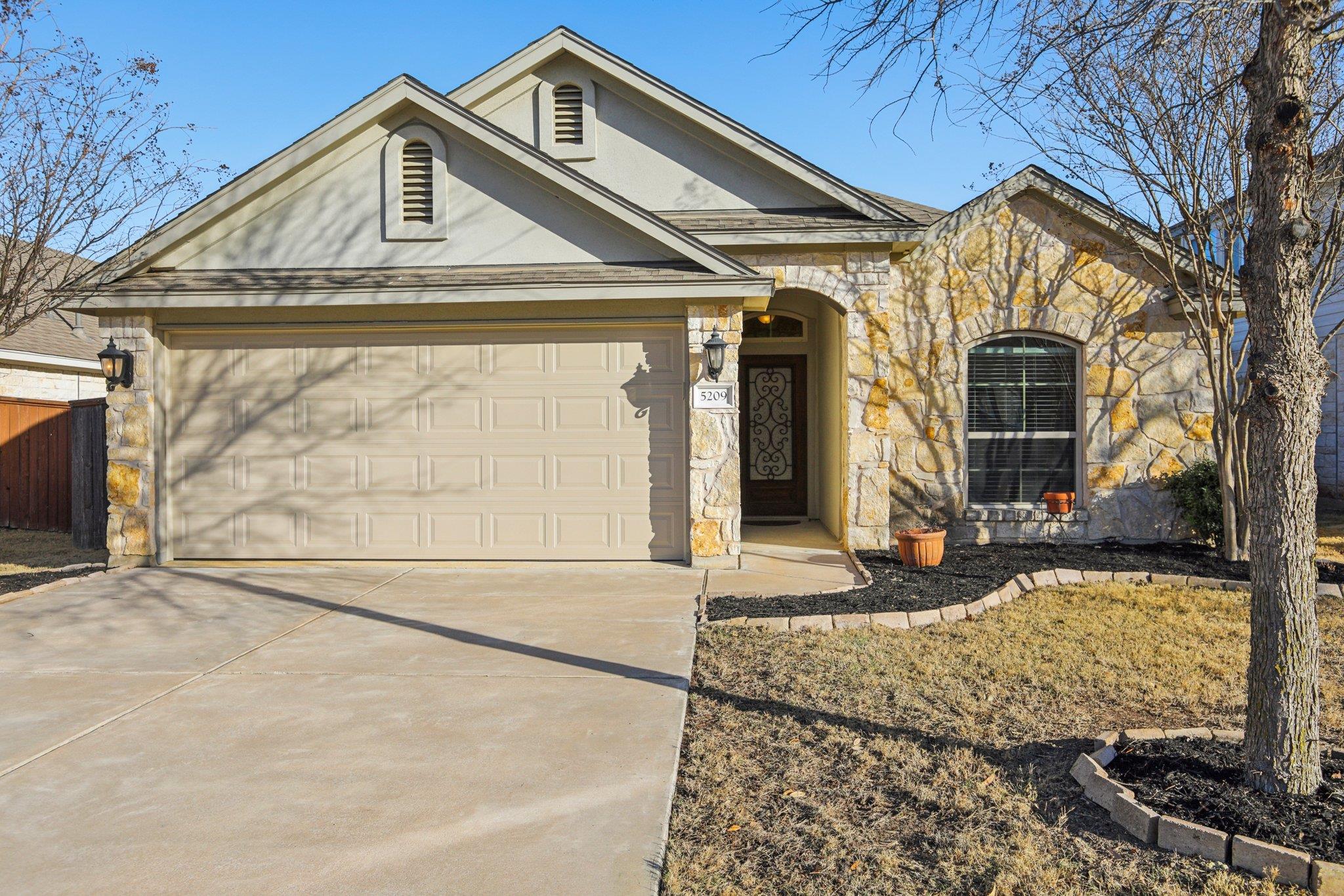 5209 Scenic Lake Dr Property Photo