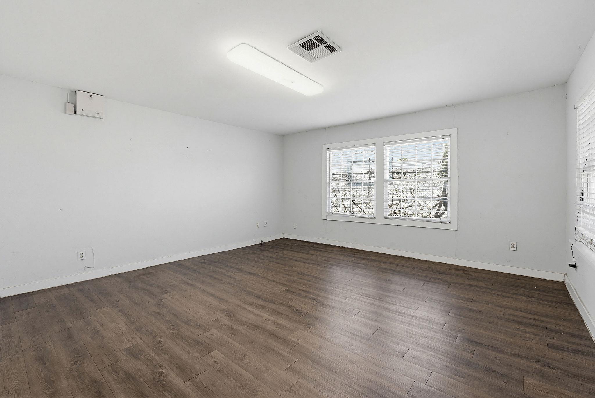 4208 S 1st St Property Photo 9