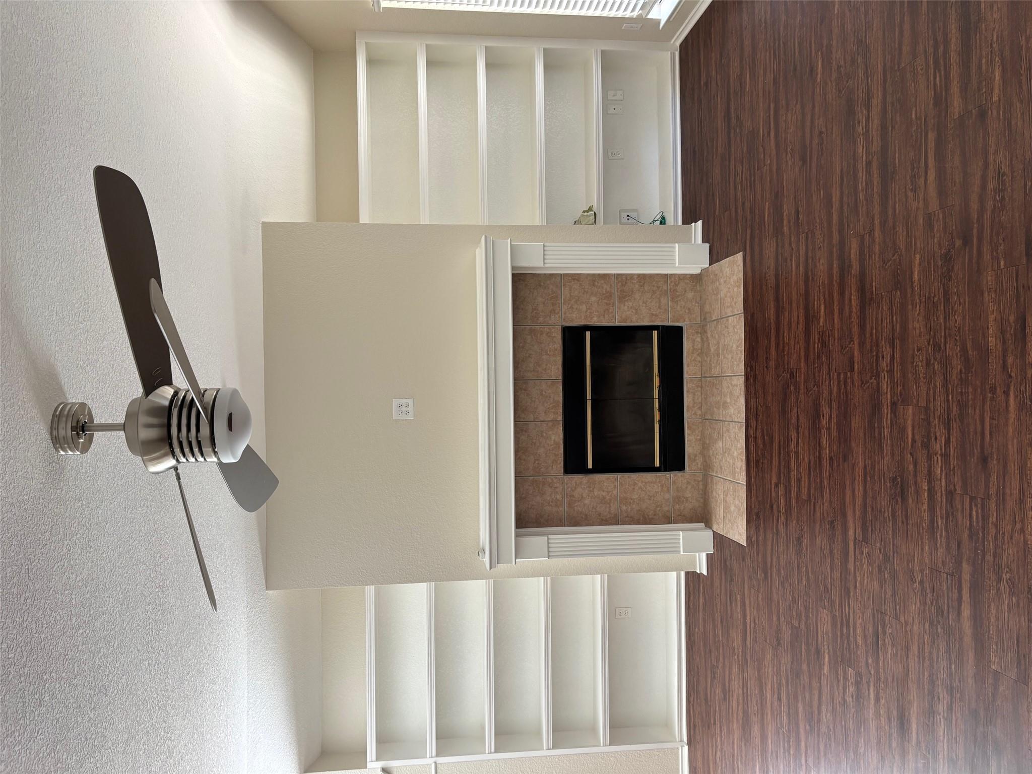 1403 Haley Gray Dr Property Photo 4
