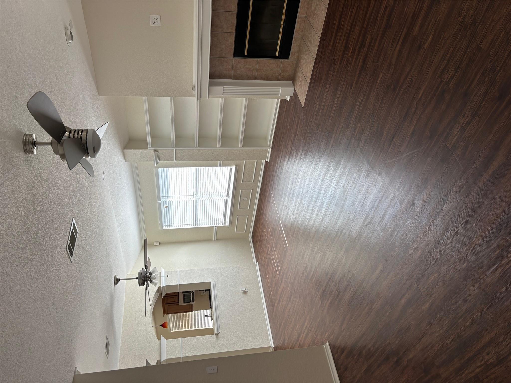 1403 Haley Gray Dr Property Photo 5