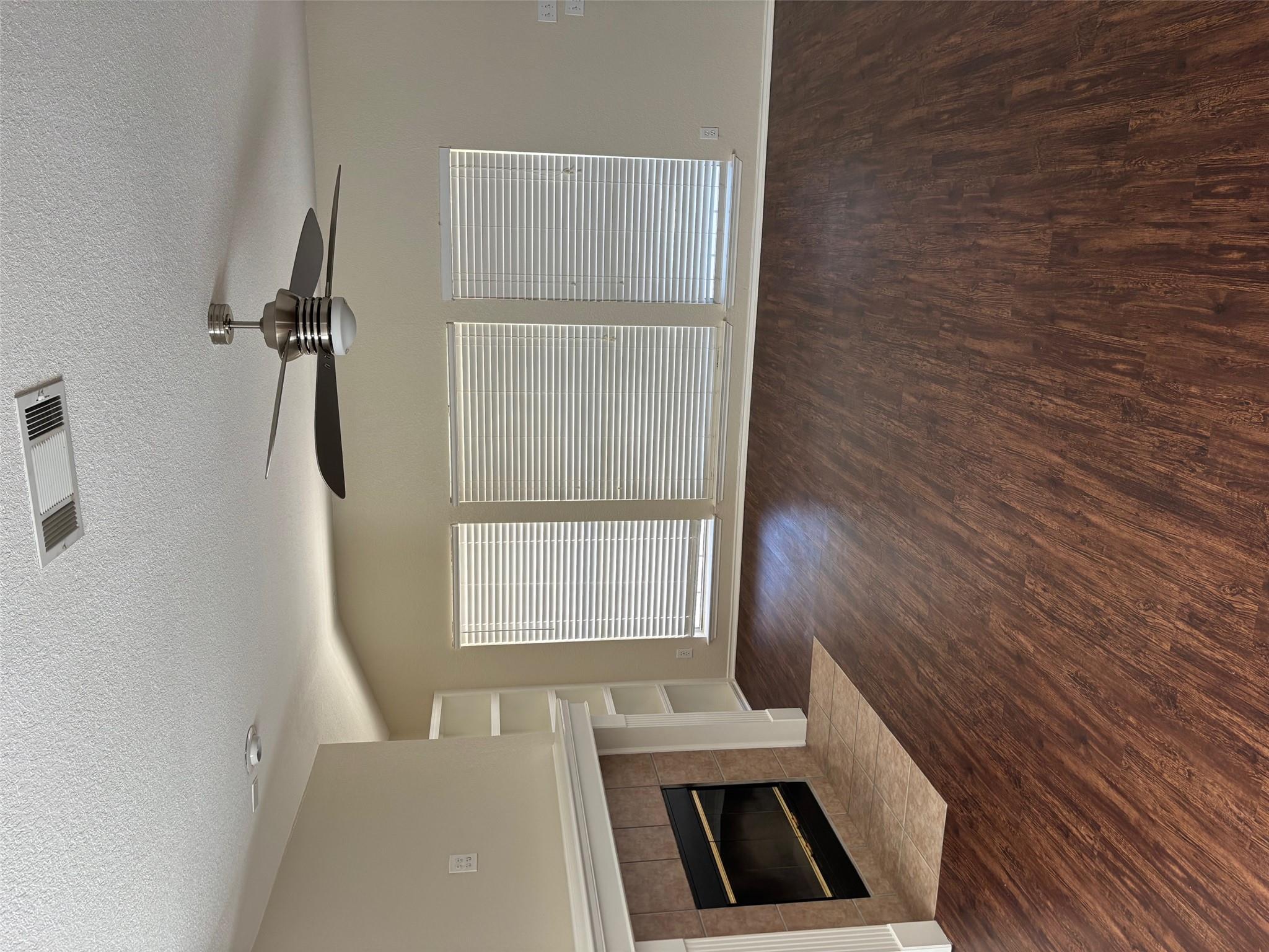 1403 Haley Gray Dr Property Photo 8