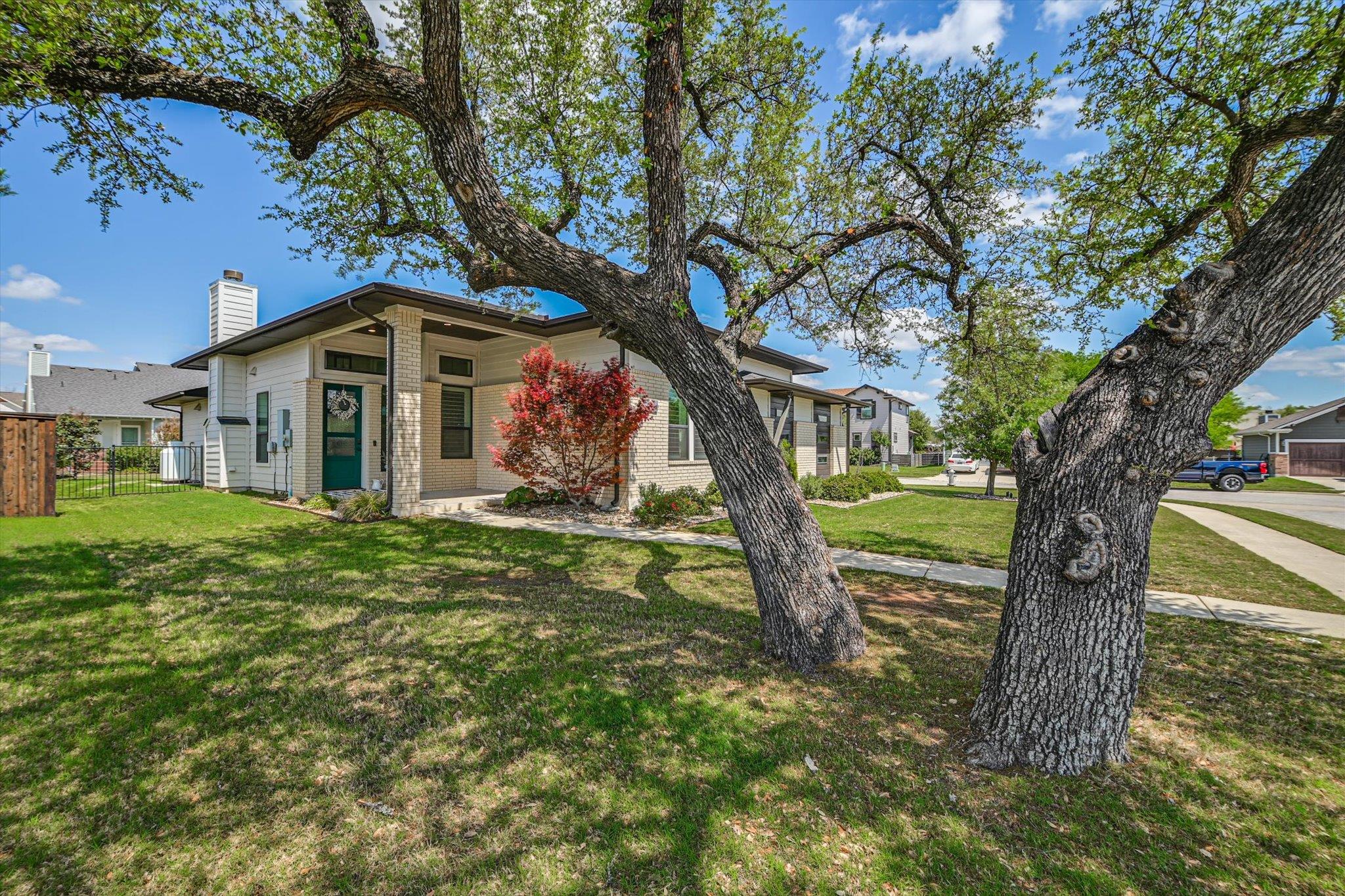 100 Dax Dr Property Photo 2