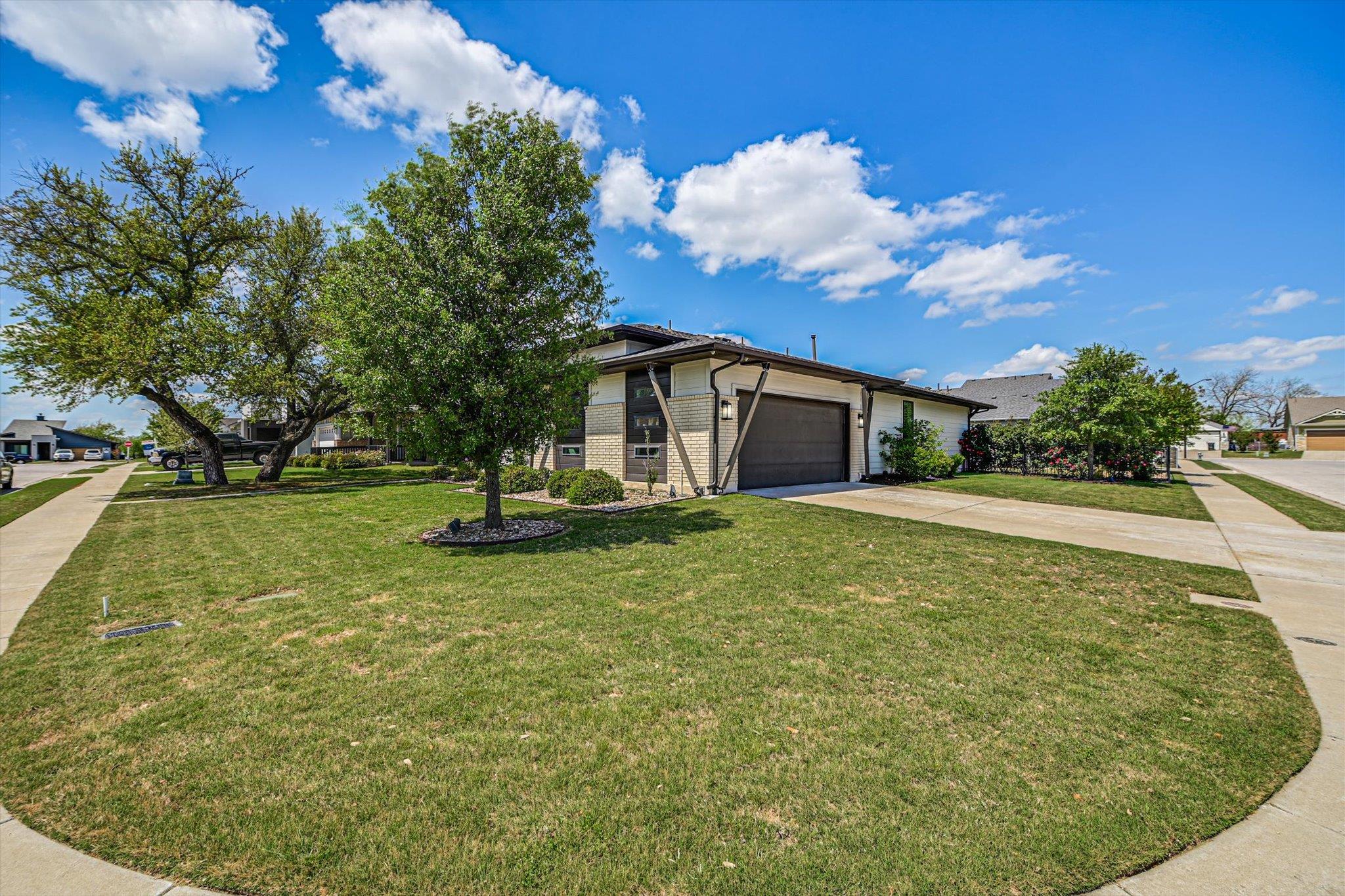 100 Dax Dr Property Photo 3