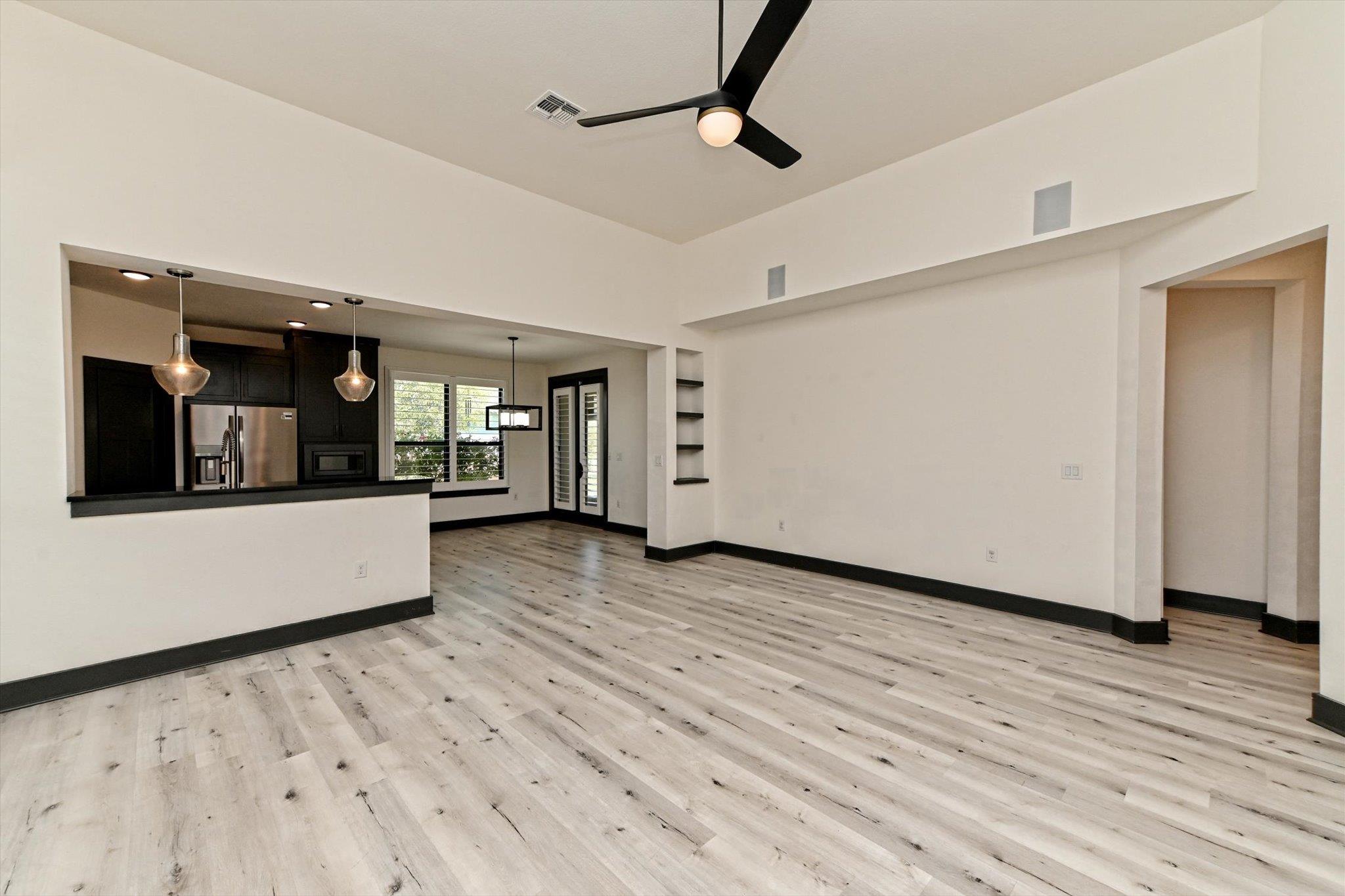 100 Dax Dr Property Photo 5