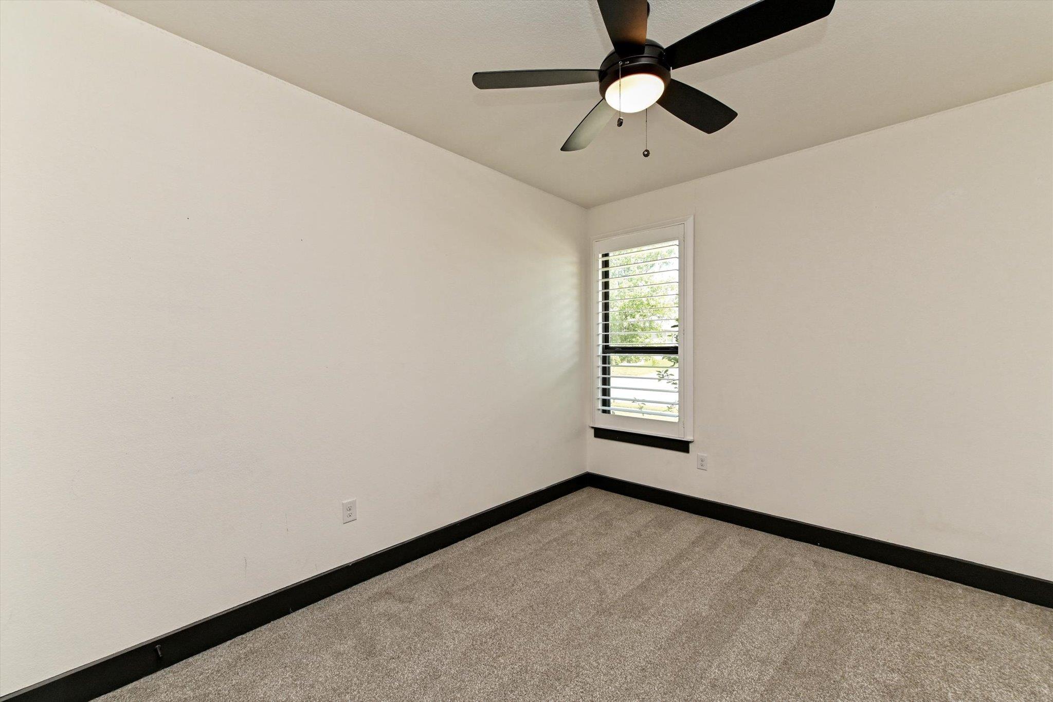 100 Dax Dr Property Photo 17