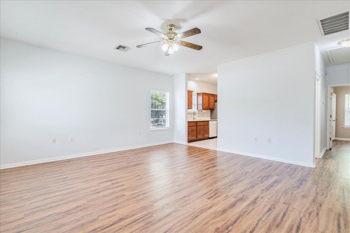 6801 Porter St Property Photo 4