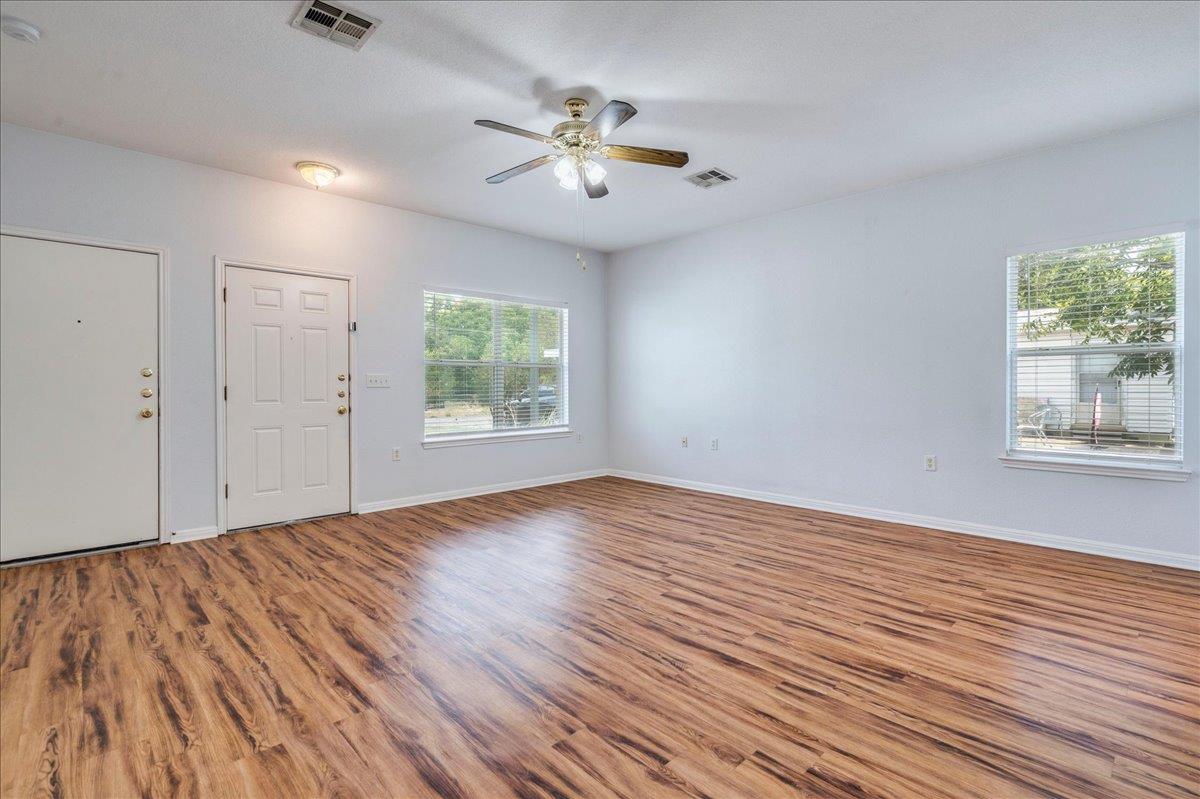 6801 Porter St Property Photo 5