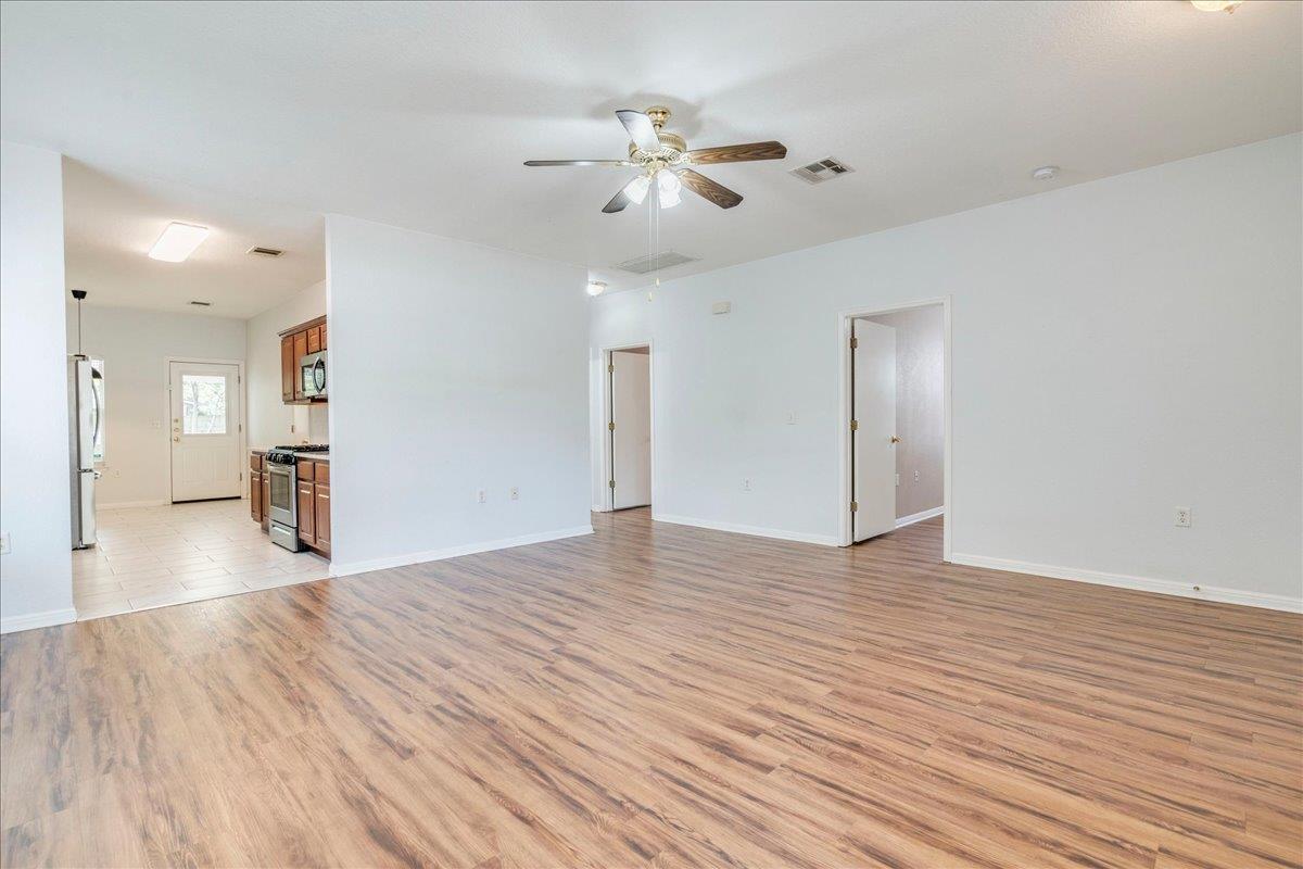 6801 Porter St Property Photo 7
