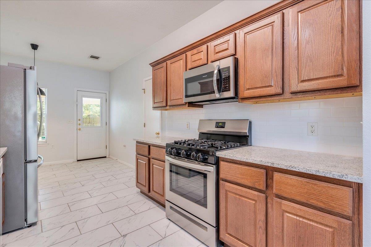 6801 Porter St Property Photo 9