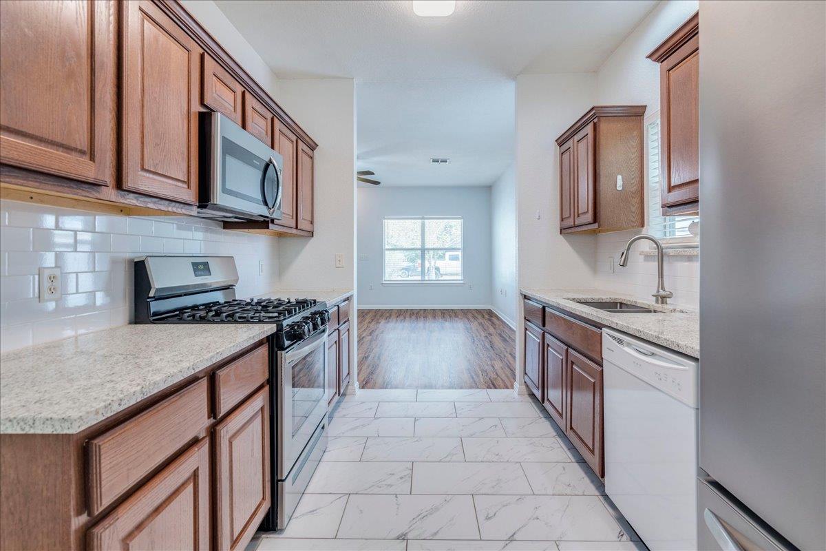 6801 Porter St Property Photo 10