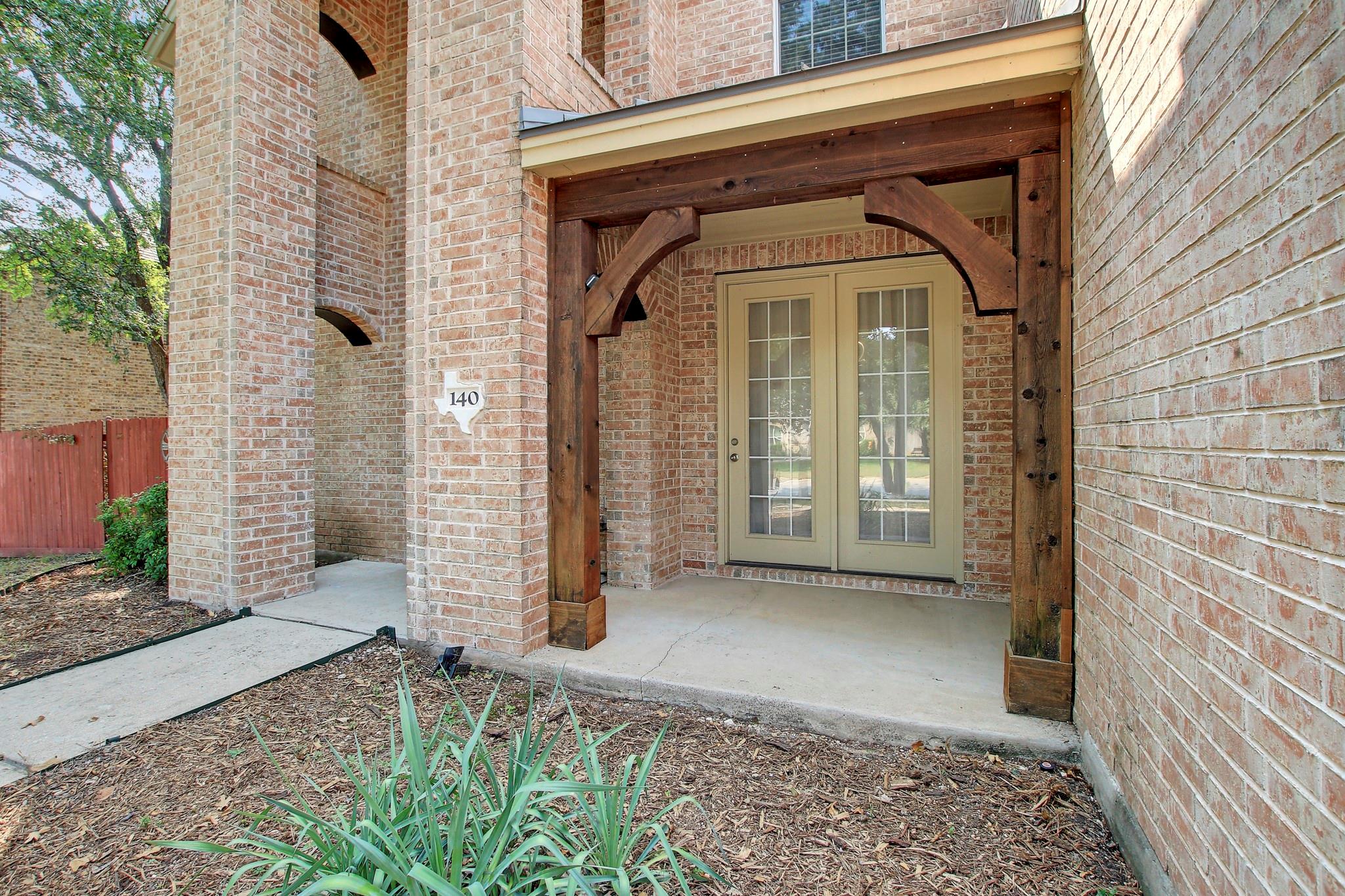 140 Fairwood Dr Property Photo 2