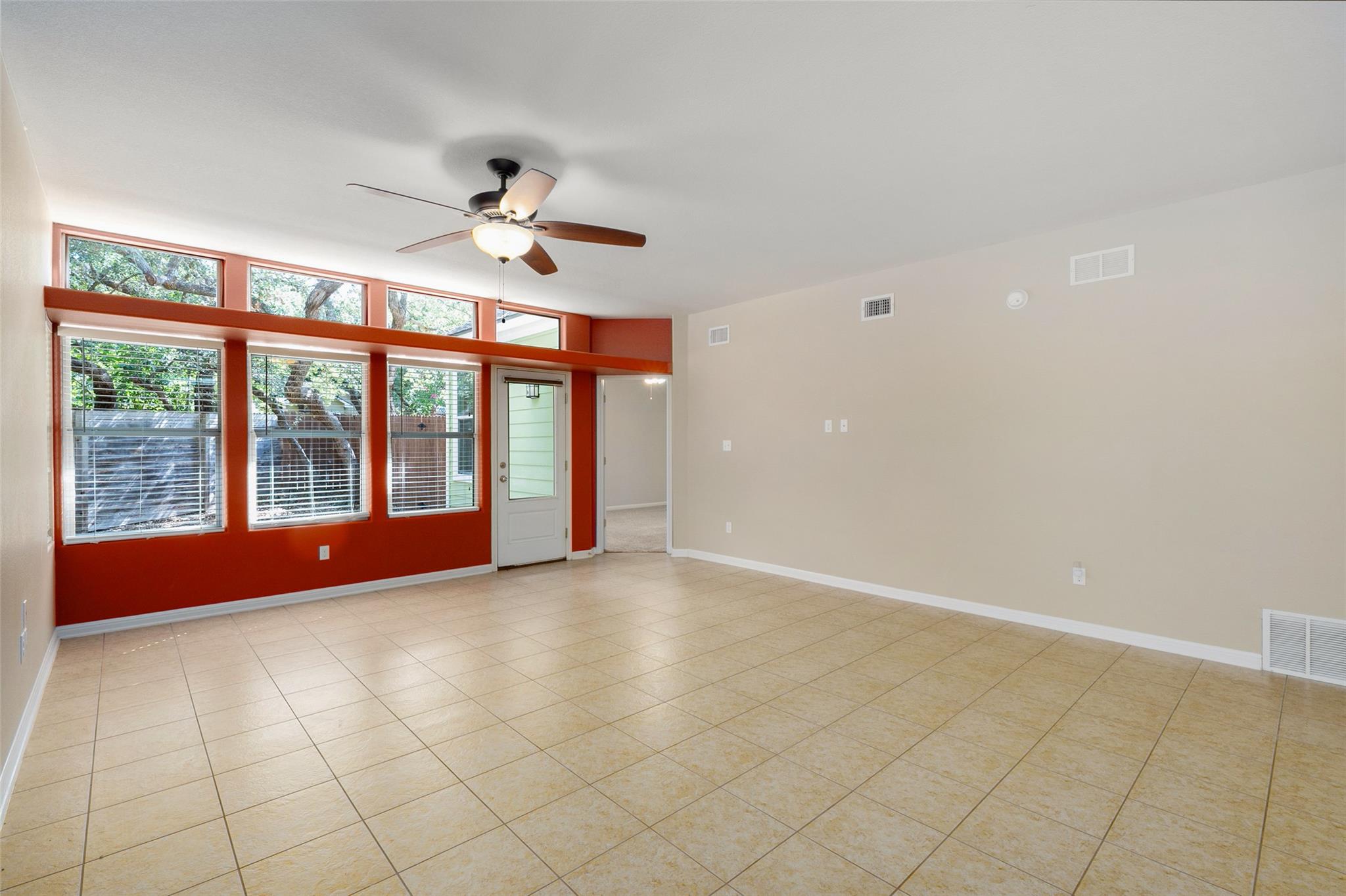 2046 Ridge View Dr Property Photo 5