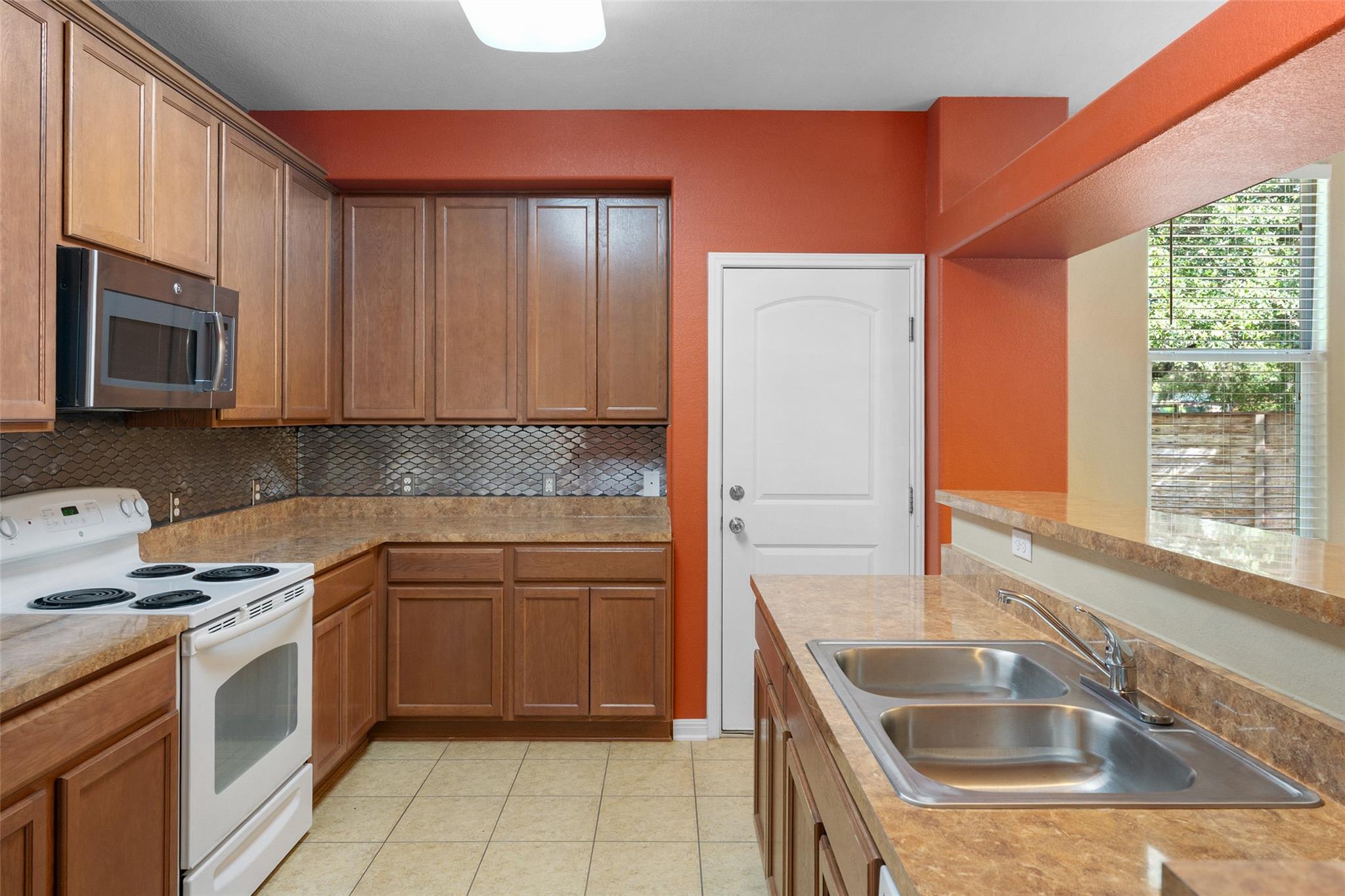 2046 Ridge View Dr Property Photo 9