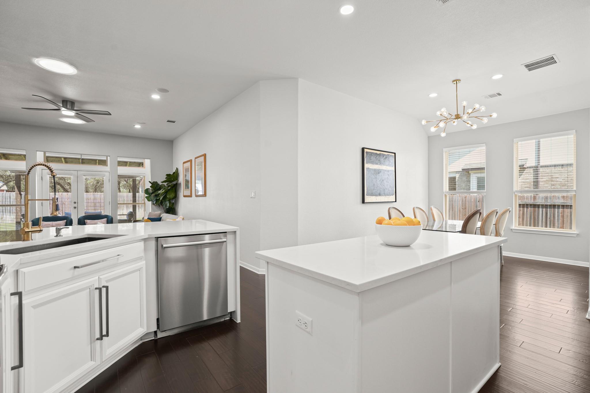 405 Clear Shadow Cv Property Photo 9