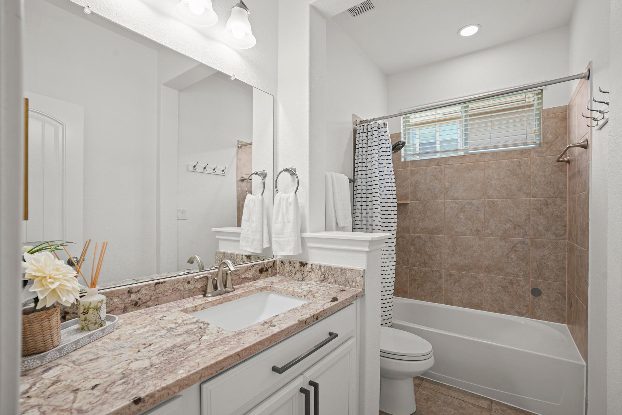 405 Clear Shadow Cv Property Photo 23