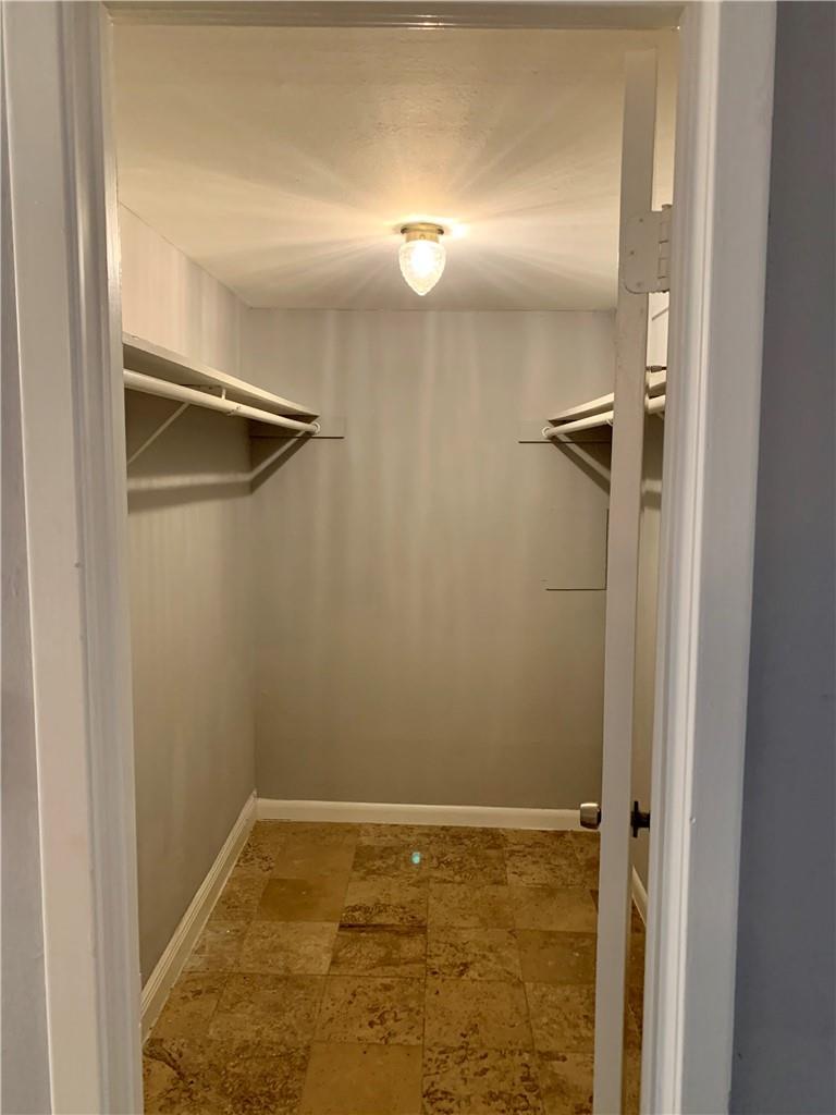 2400 Jarratt Ave #c Property Photo 3