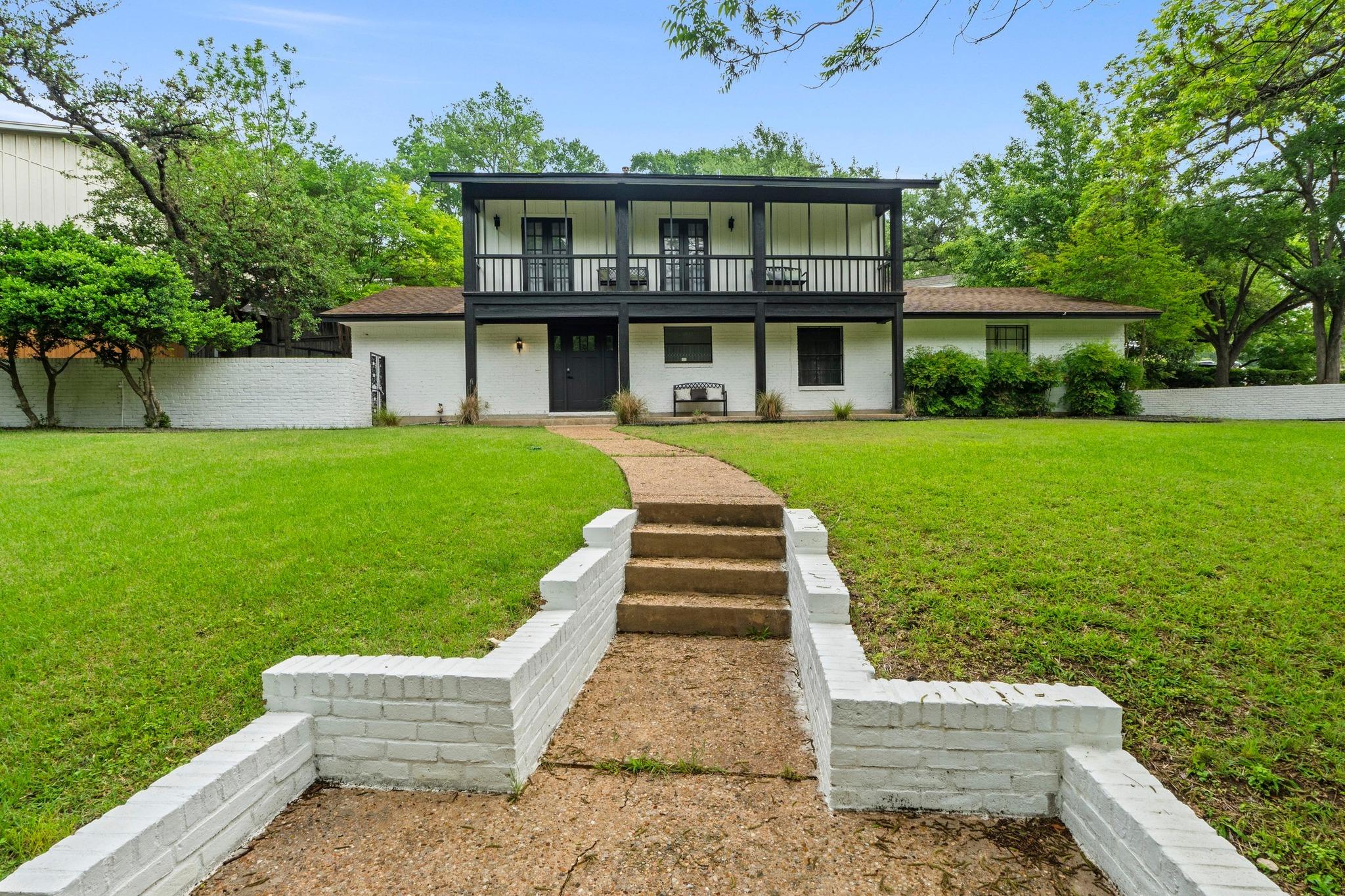 3520 Highland View Dr Property Photo 1