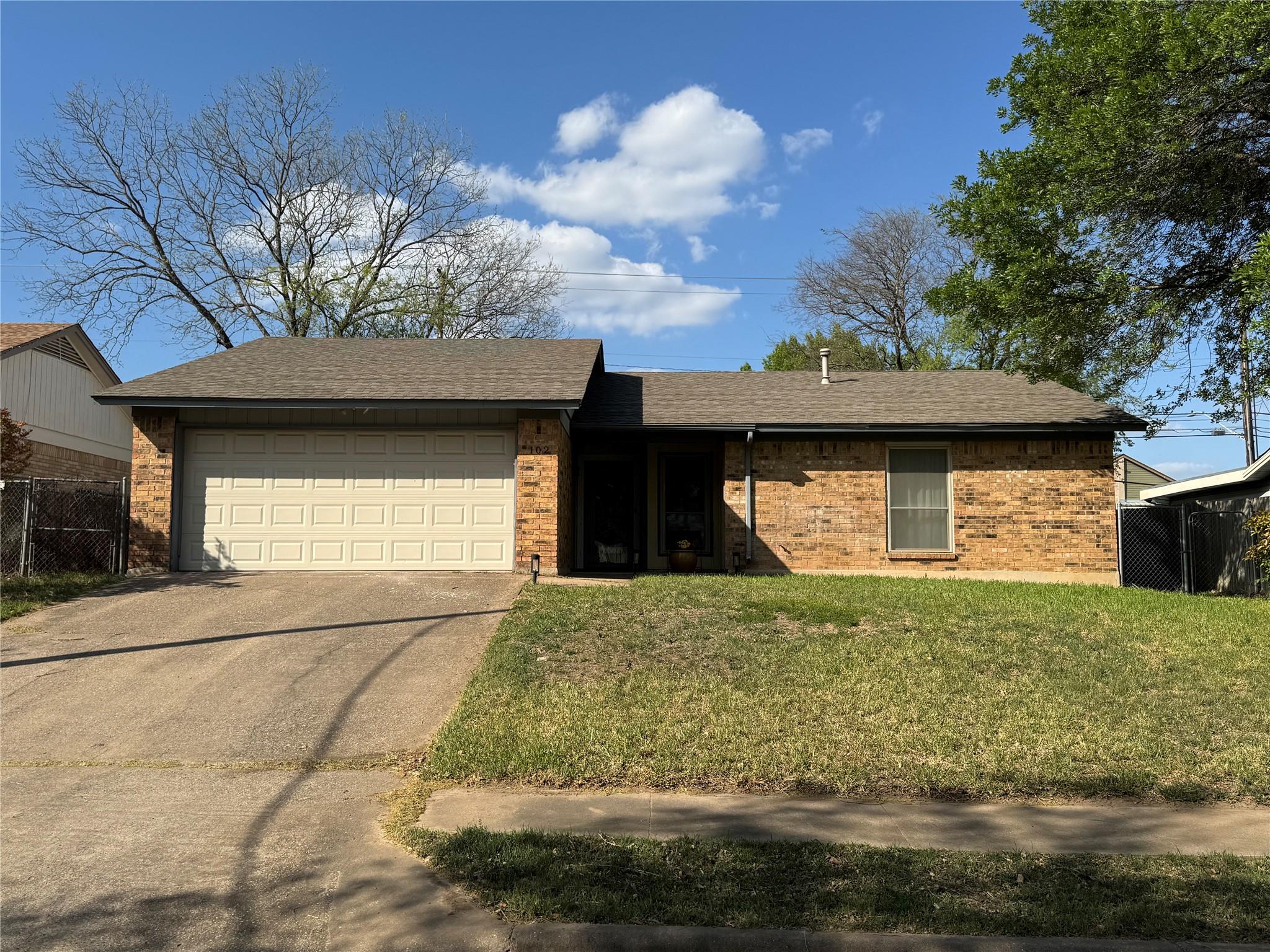 102 Skyloop Dr Property Photo 1