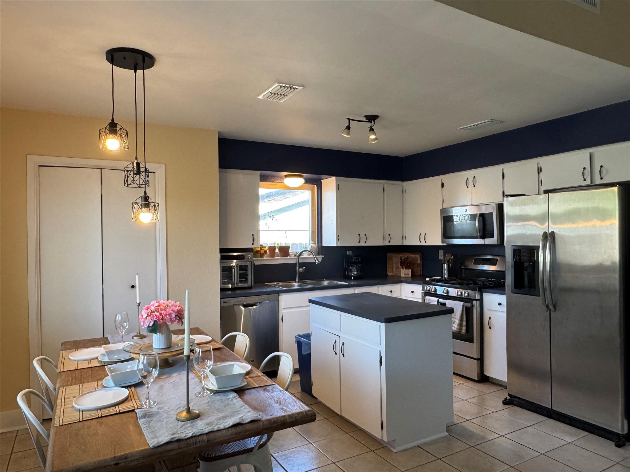 102 Skyloop Dr Property Photo 6