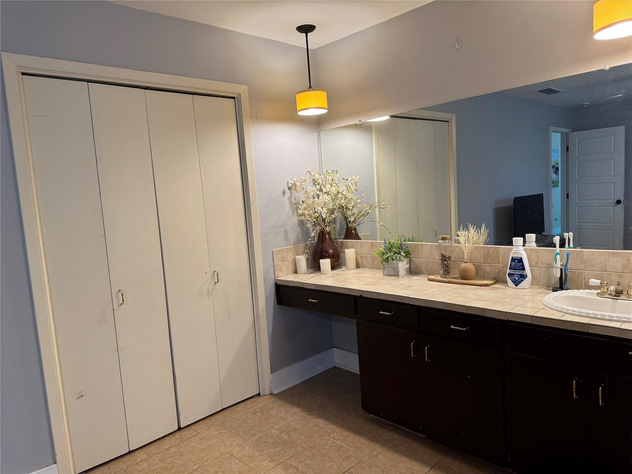 102 Skyloop Dr Property Photo 11