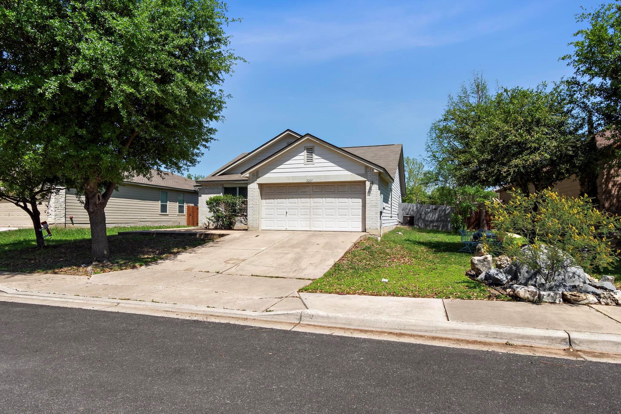2207 Kuykendall Dr Property Photo 2