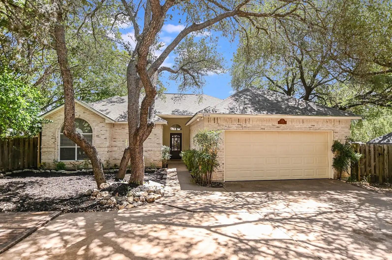 243 Mooring Cir #b Property Photo 1