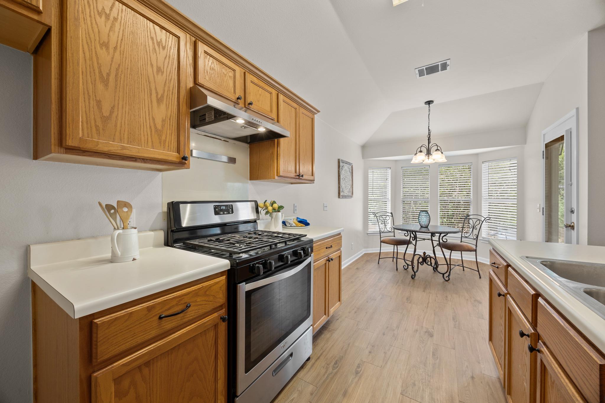 803 Sparkling Brook Ln Property Photo 9