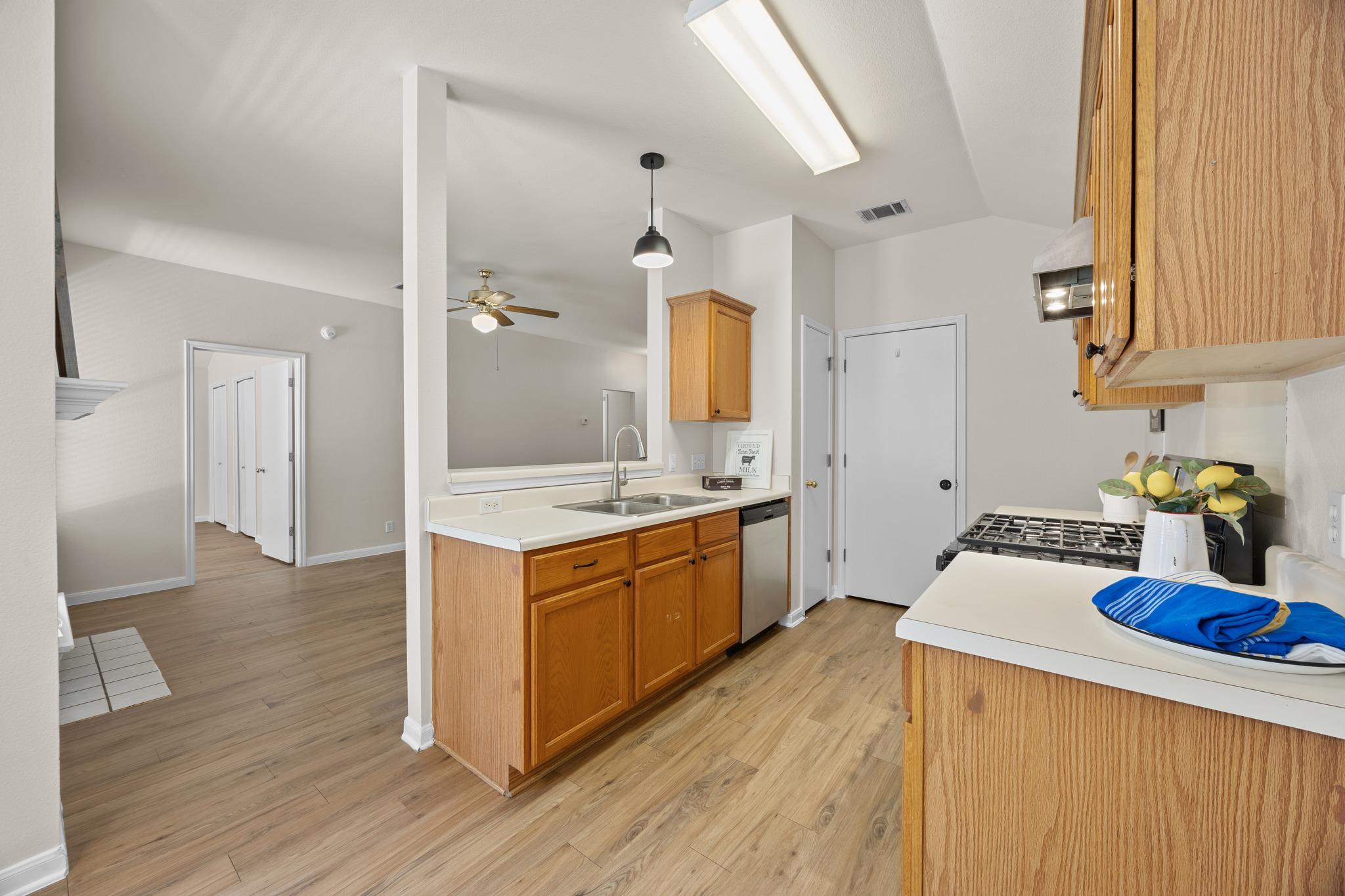 803 Sparkling Brook Ln Property Photo 11