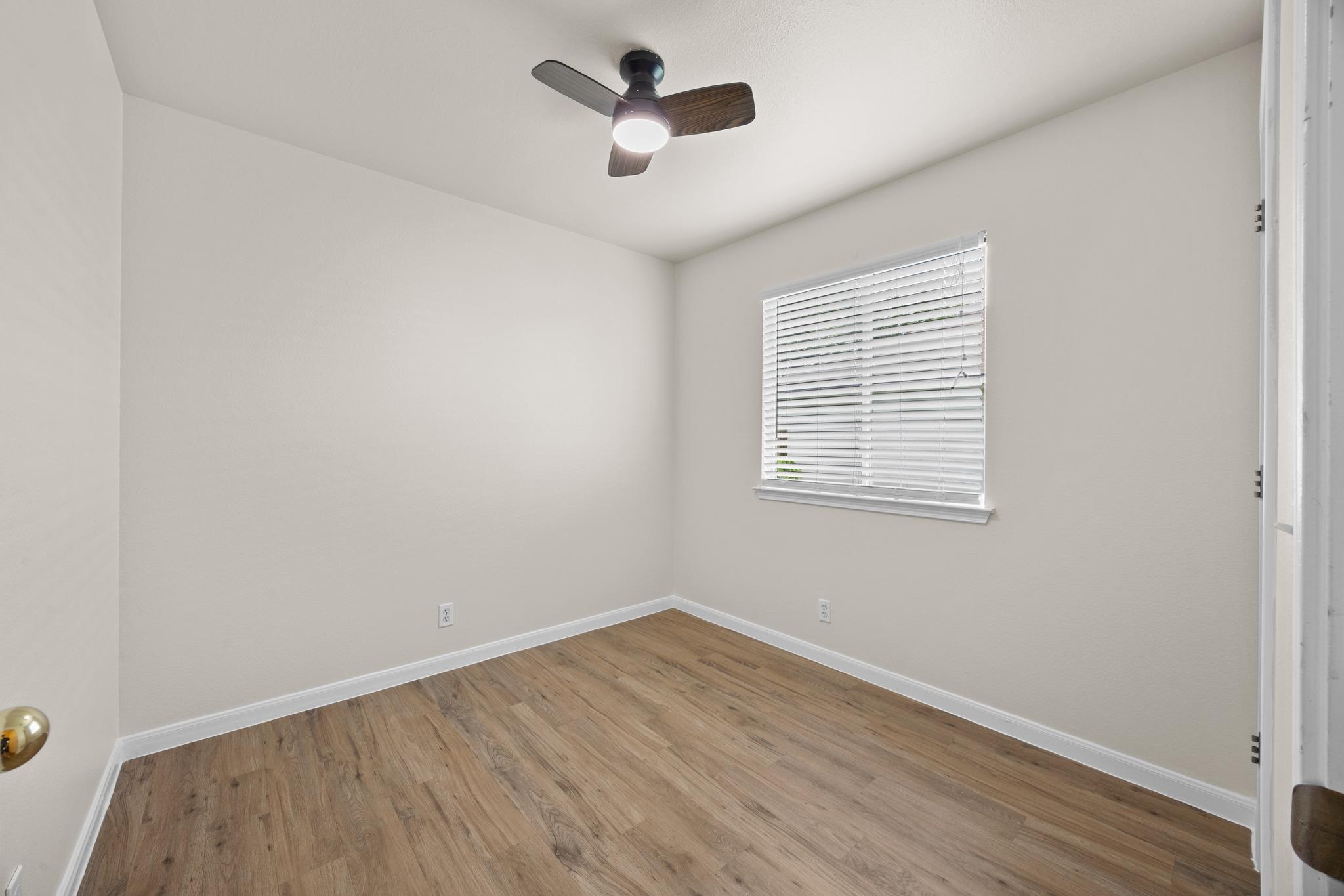 803 Sparkling Brook Ln Property Photo 18