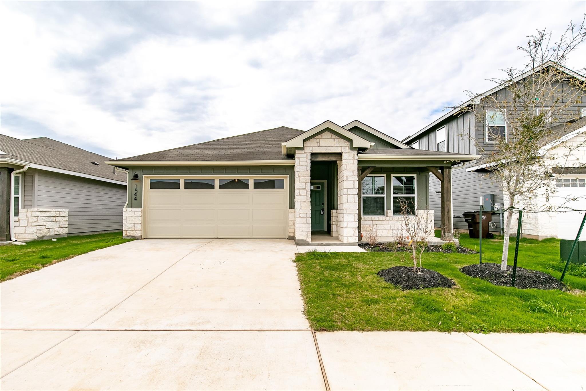 1544 E Homestead Farms Dr Property Photo