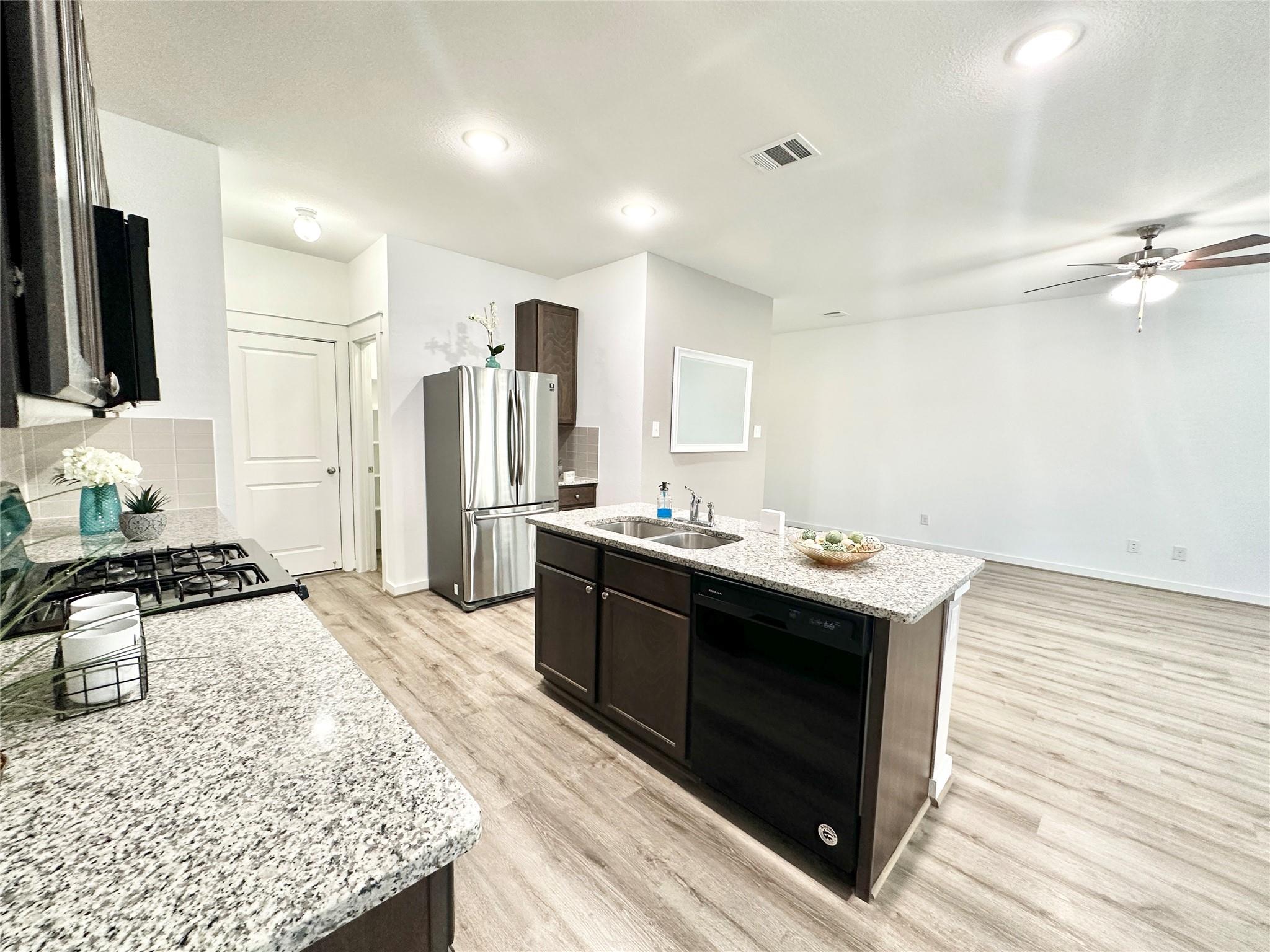 600 Pearly Eye Dr C Property Photo 8