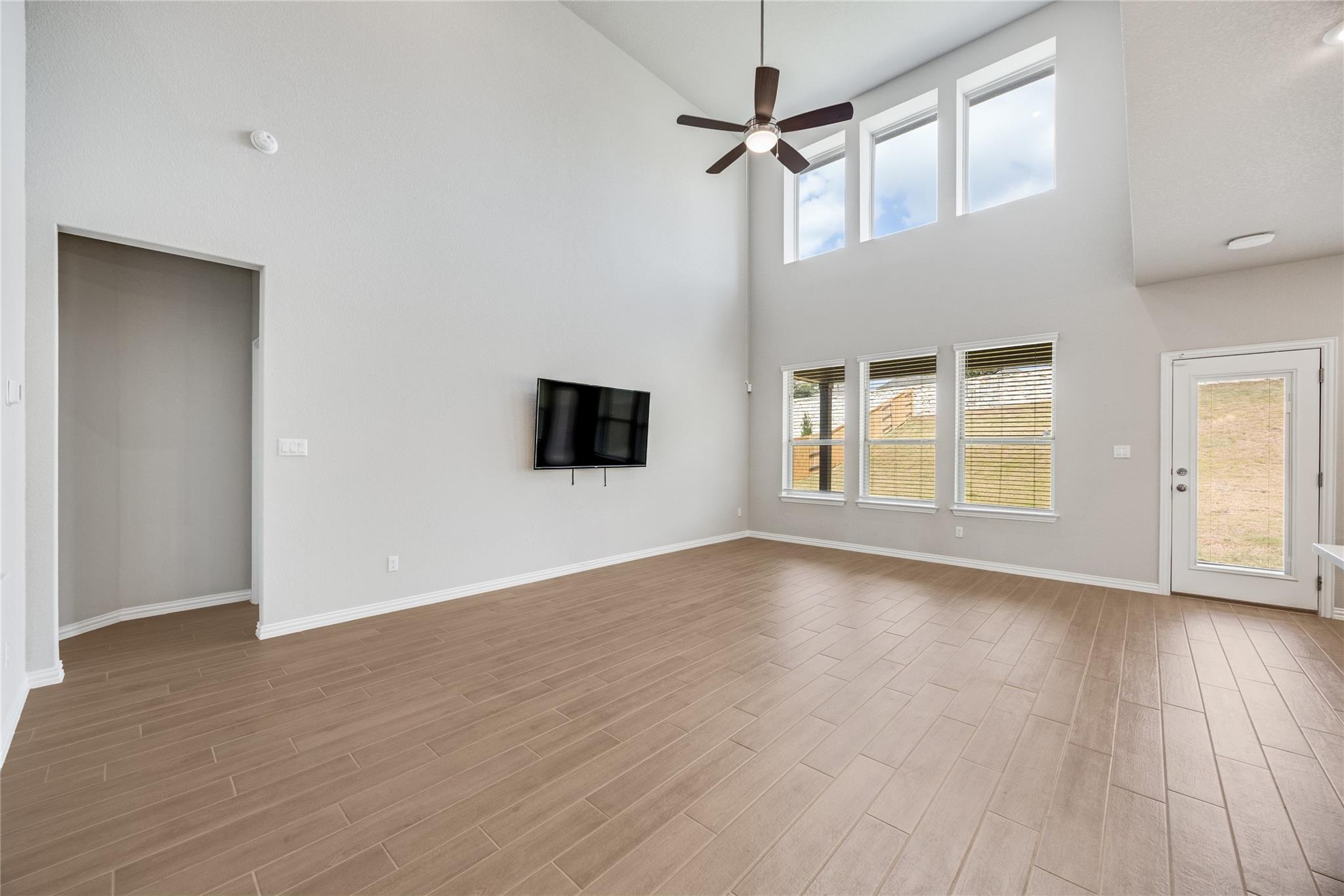 1009 Calendula Trl Property Photo 7