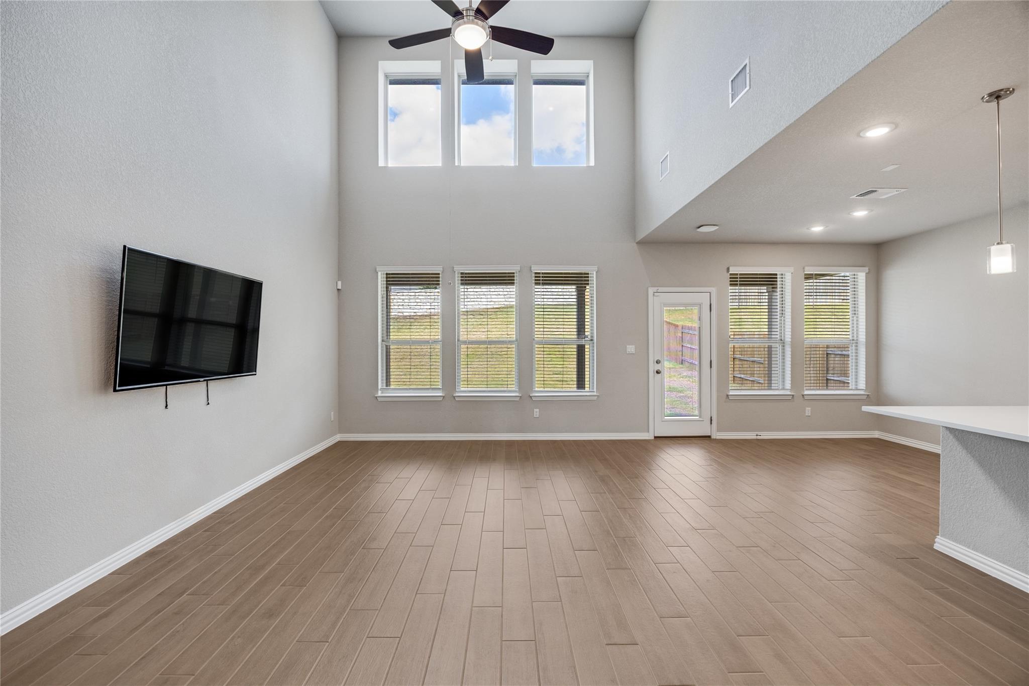 1009 Calendula Trl Property Photo 9