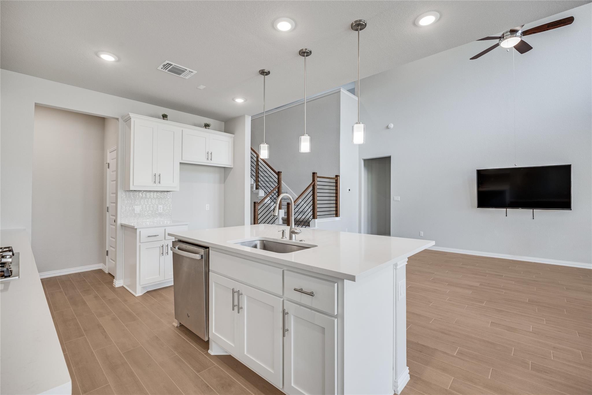 1009 Calendula Trl Property Photo 11