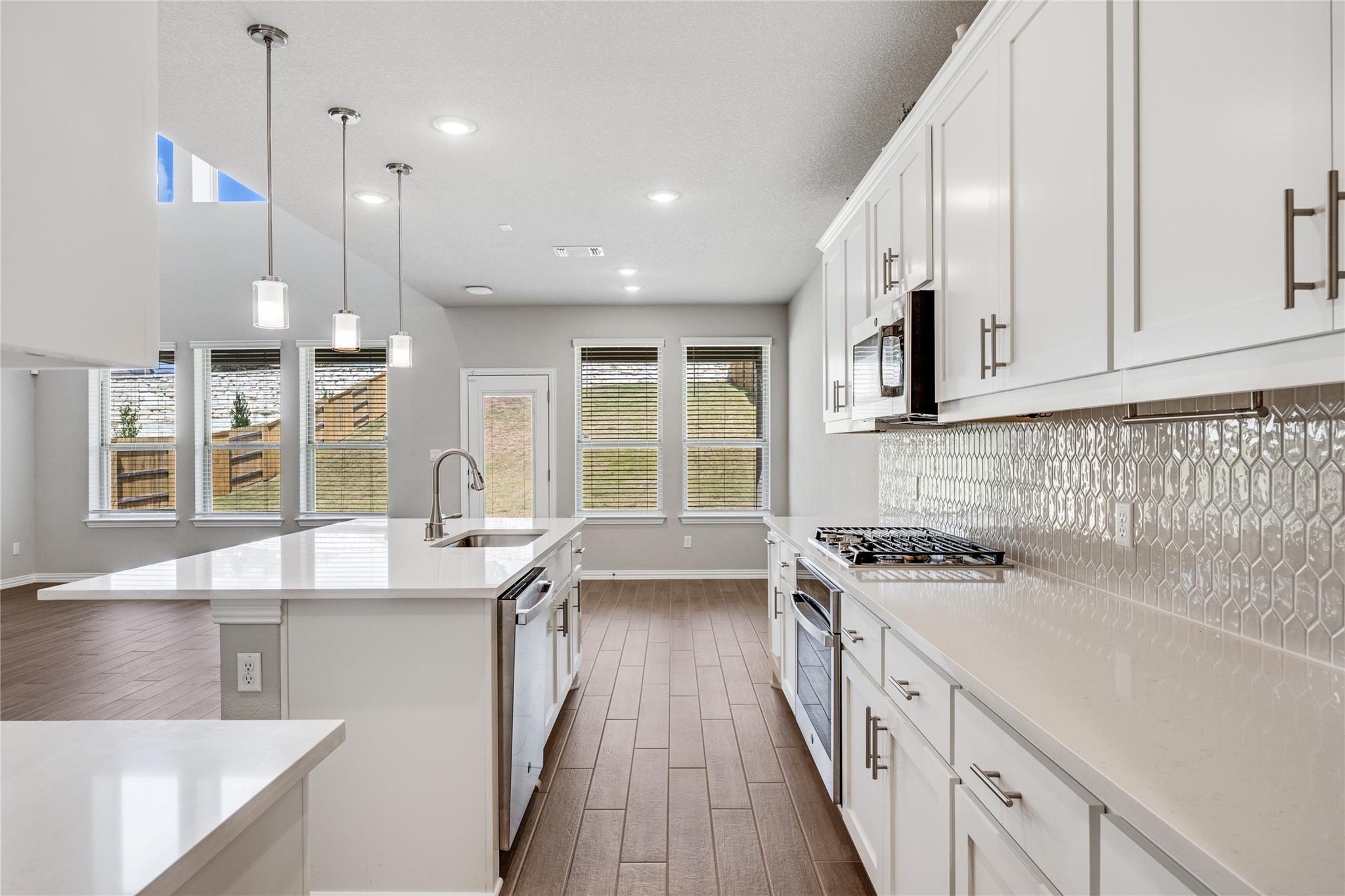 1009 Calendula Trl Property Photo 13