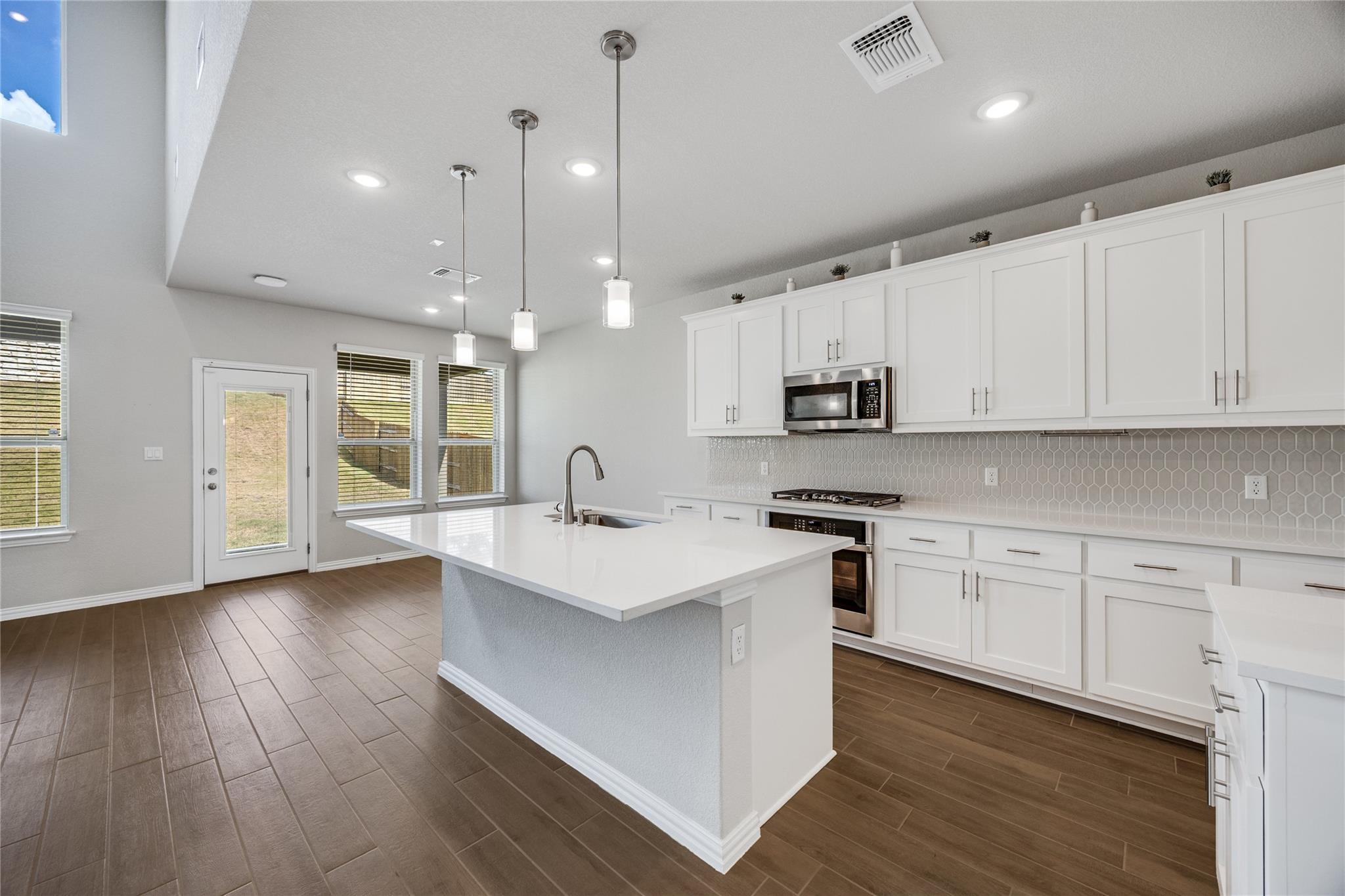 1009 Calendula Trl Property Photo 16