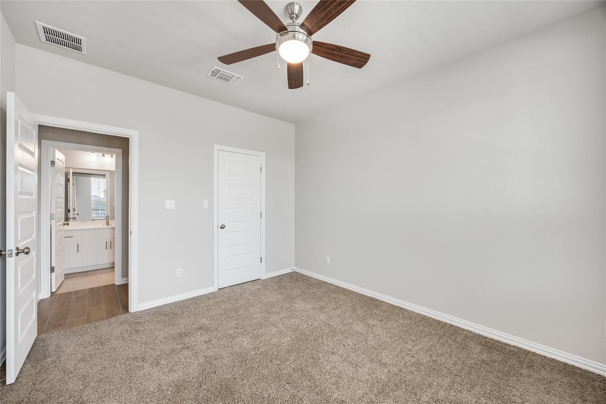 1009 Calendula Trl Property Photo 22