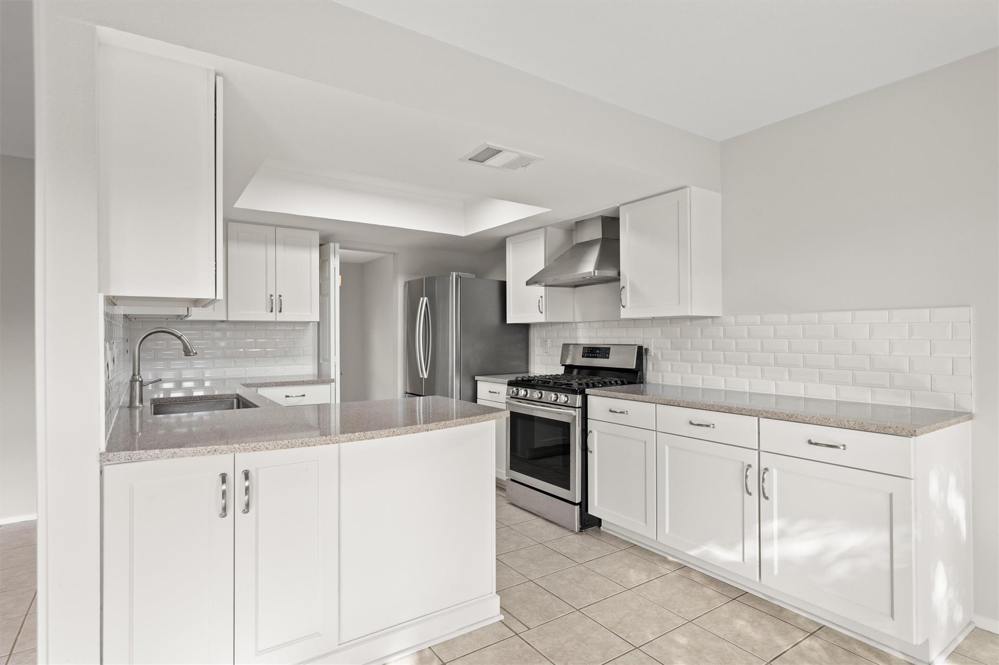 10605 Leather Cv Property Photo 5