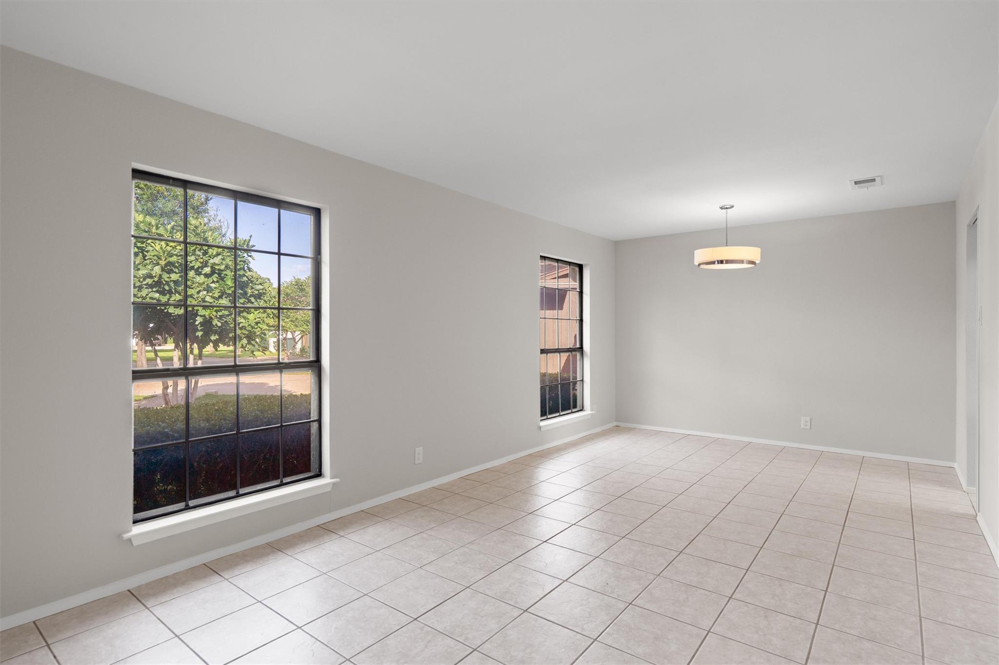 10605 Leather Cv Property Photo 14