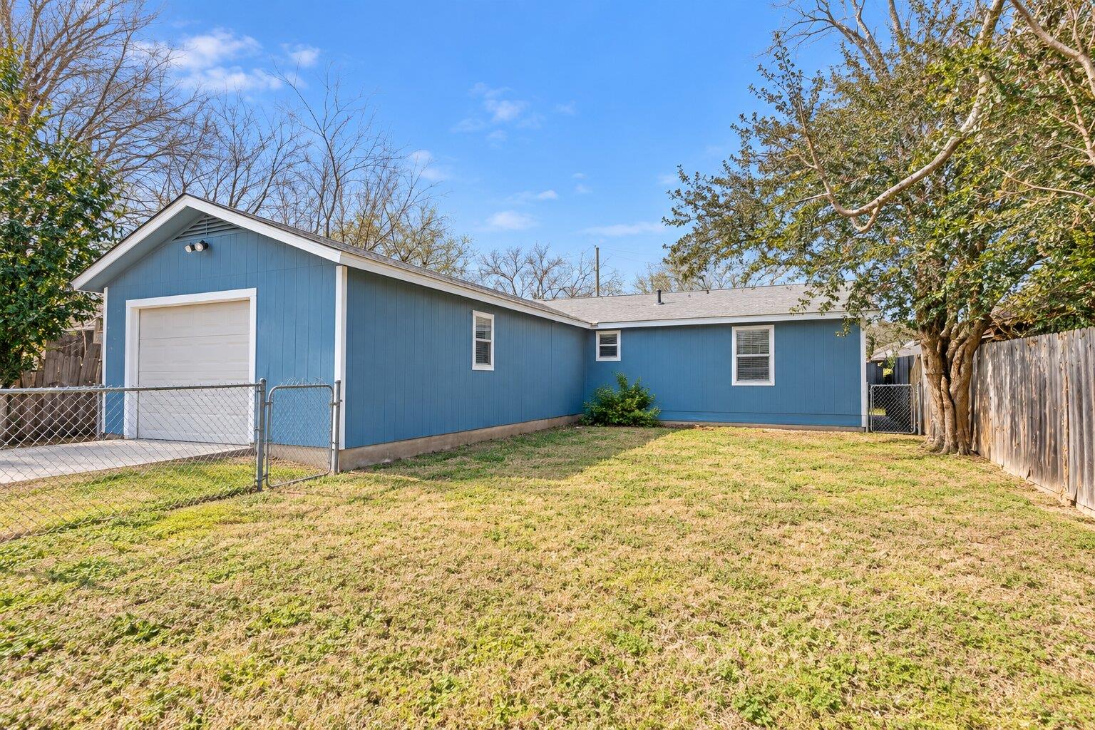 303 E Austin Ave Property Photo 13