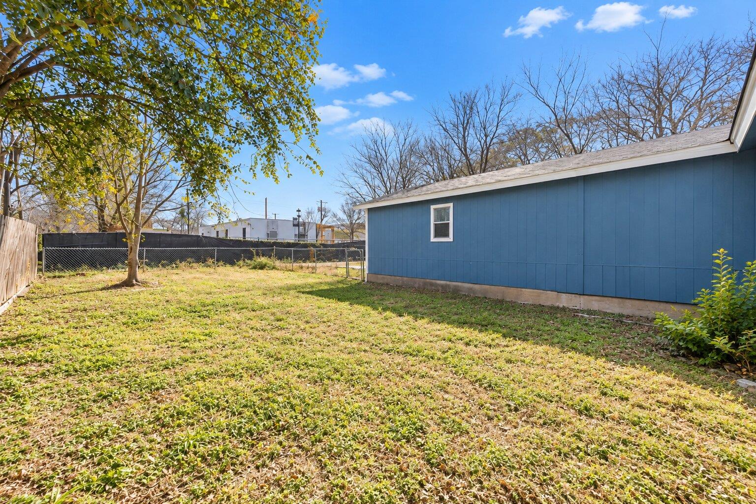 303 E Austin Ave Property Photo 14
