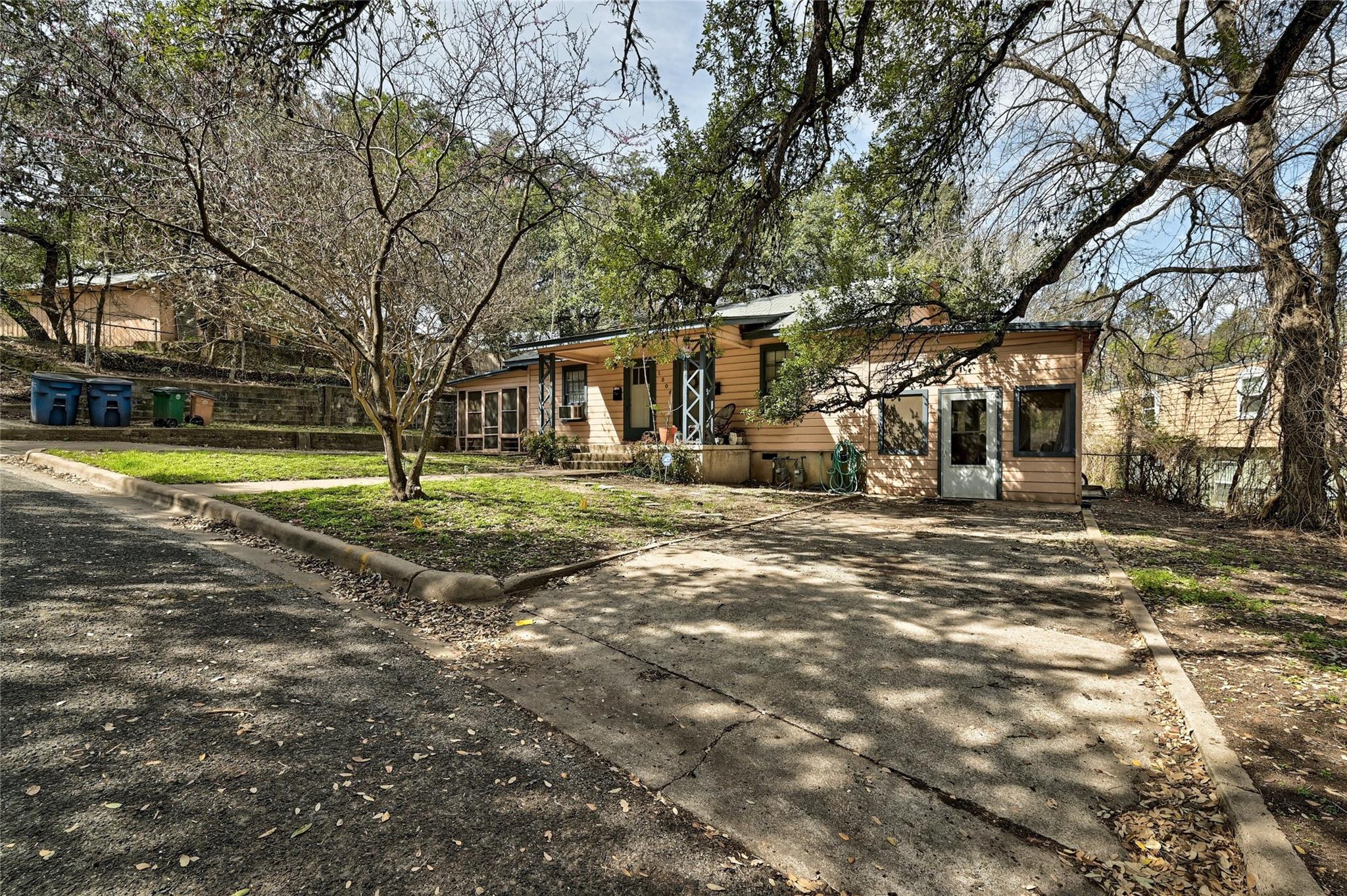 1506 East Side Drive Property Photo 1