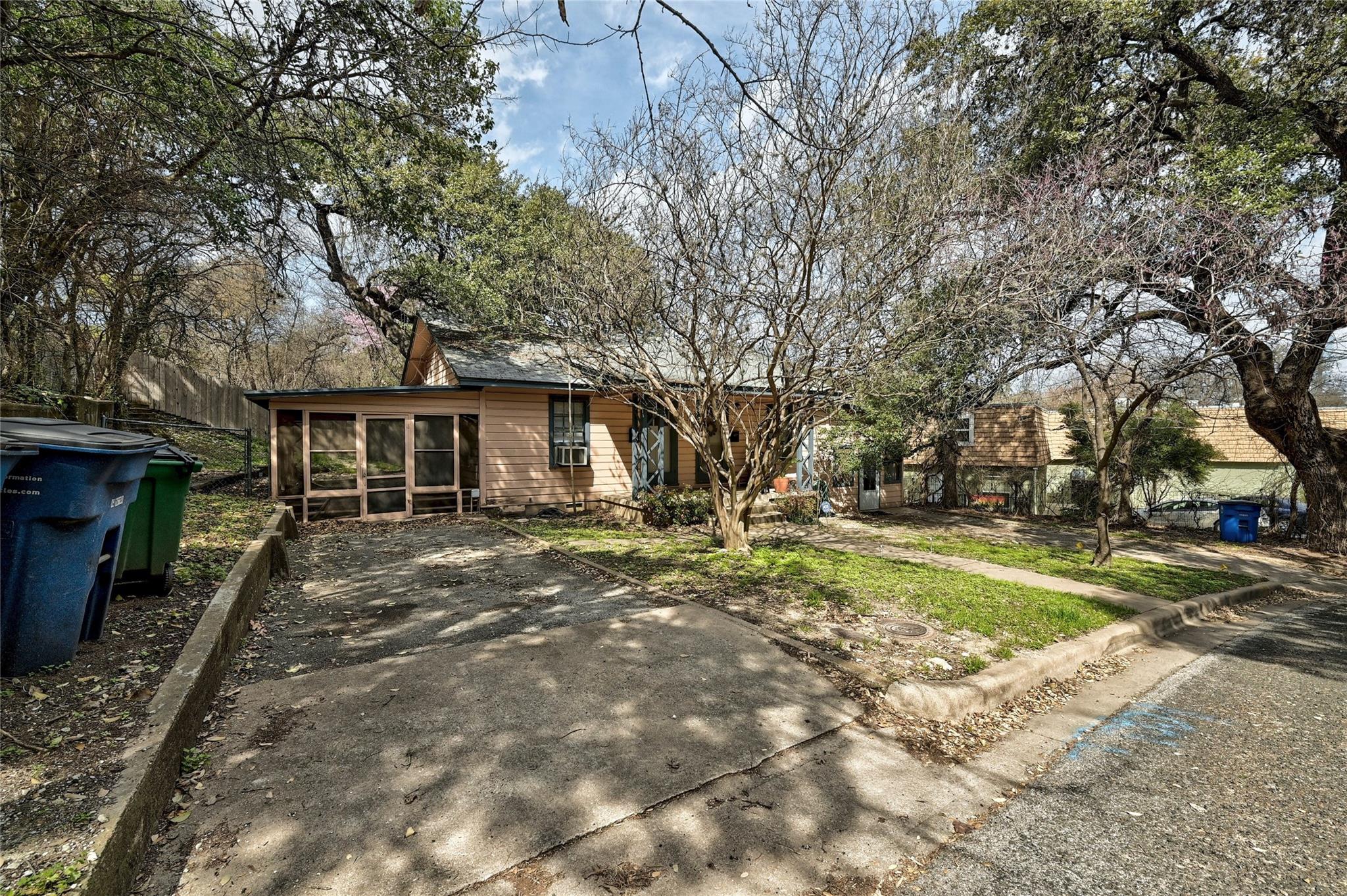 1506 East Side Drive Property Photo 2