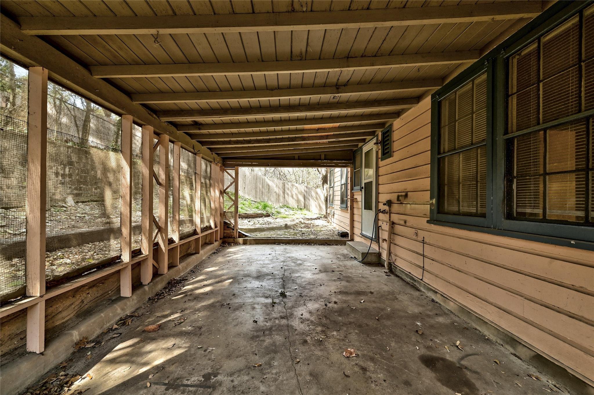 1506 East Side Drive Property Photo 4