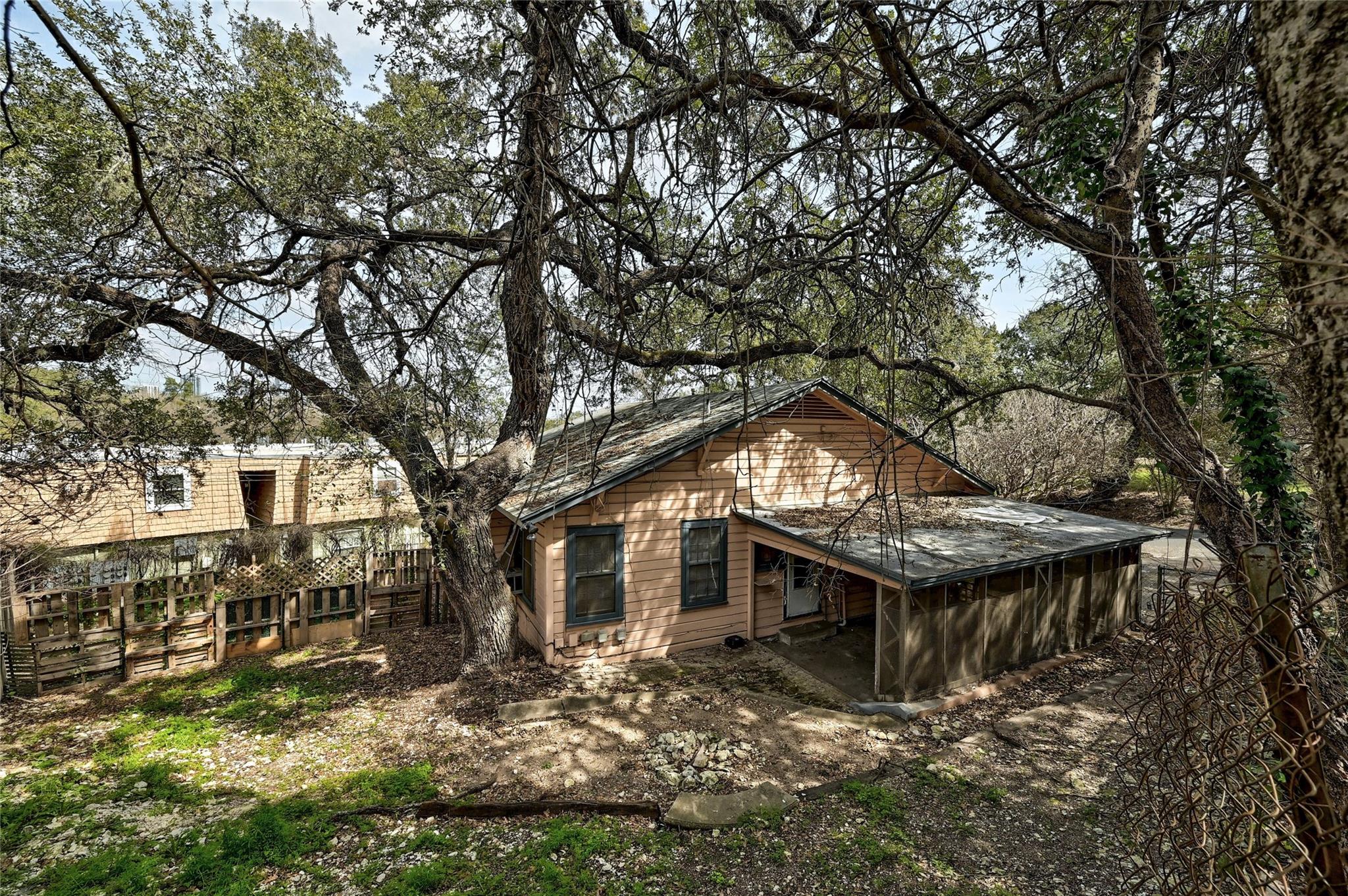 1506 East Side Drive Property Photo 15