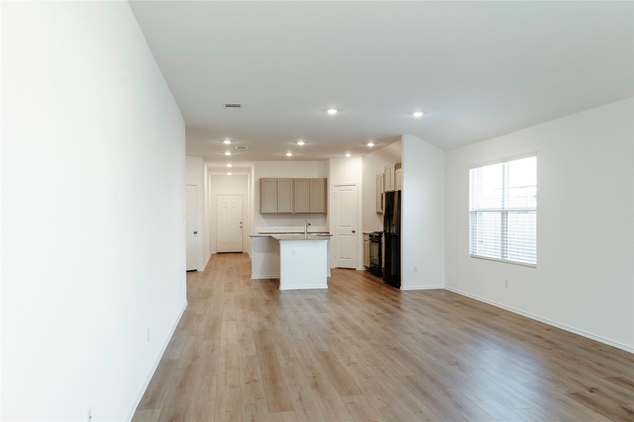 603 Water Way Ave Property Photo 6