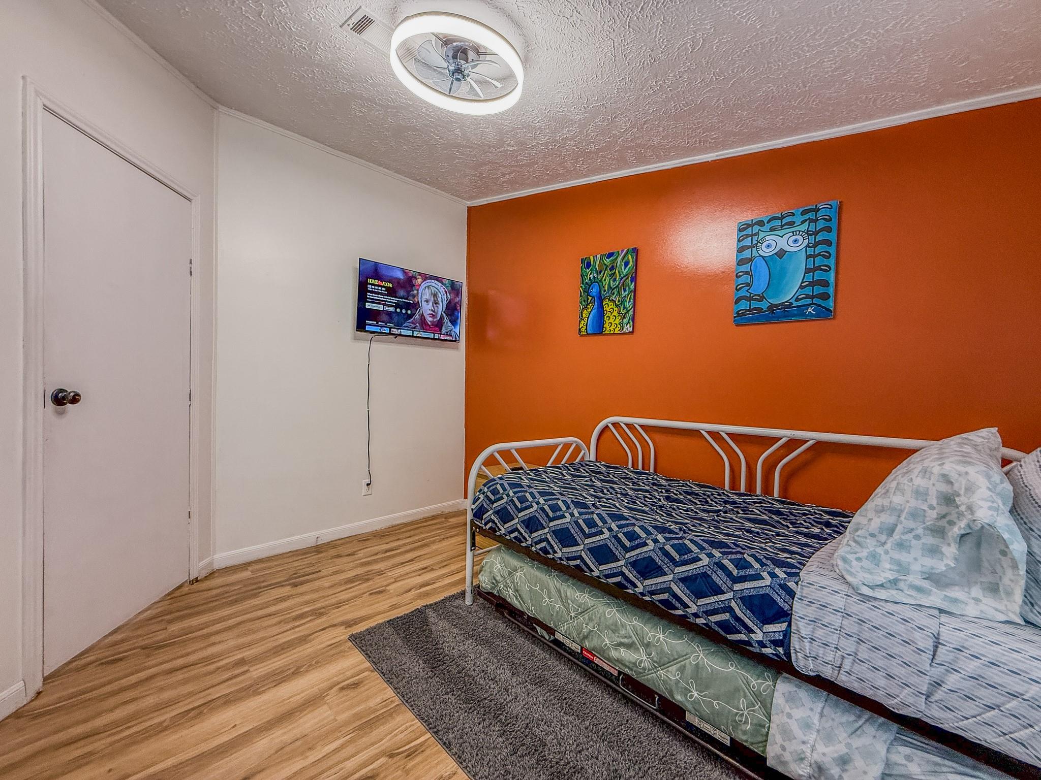 2015 Holly St Property Photo 18