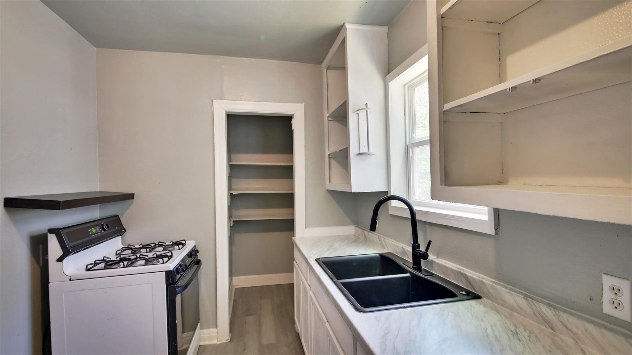 4008 Speedway St #c Property Photo 9