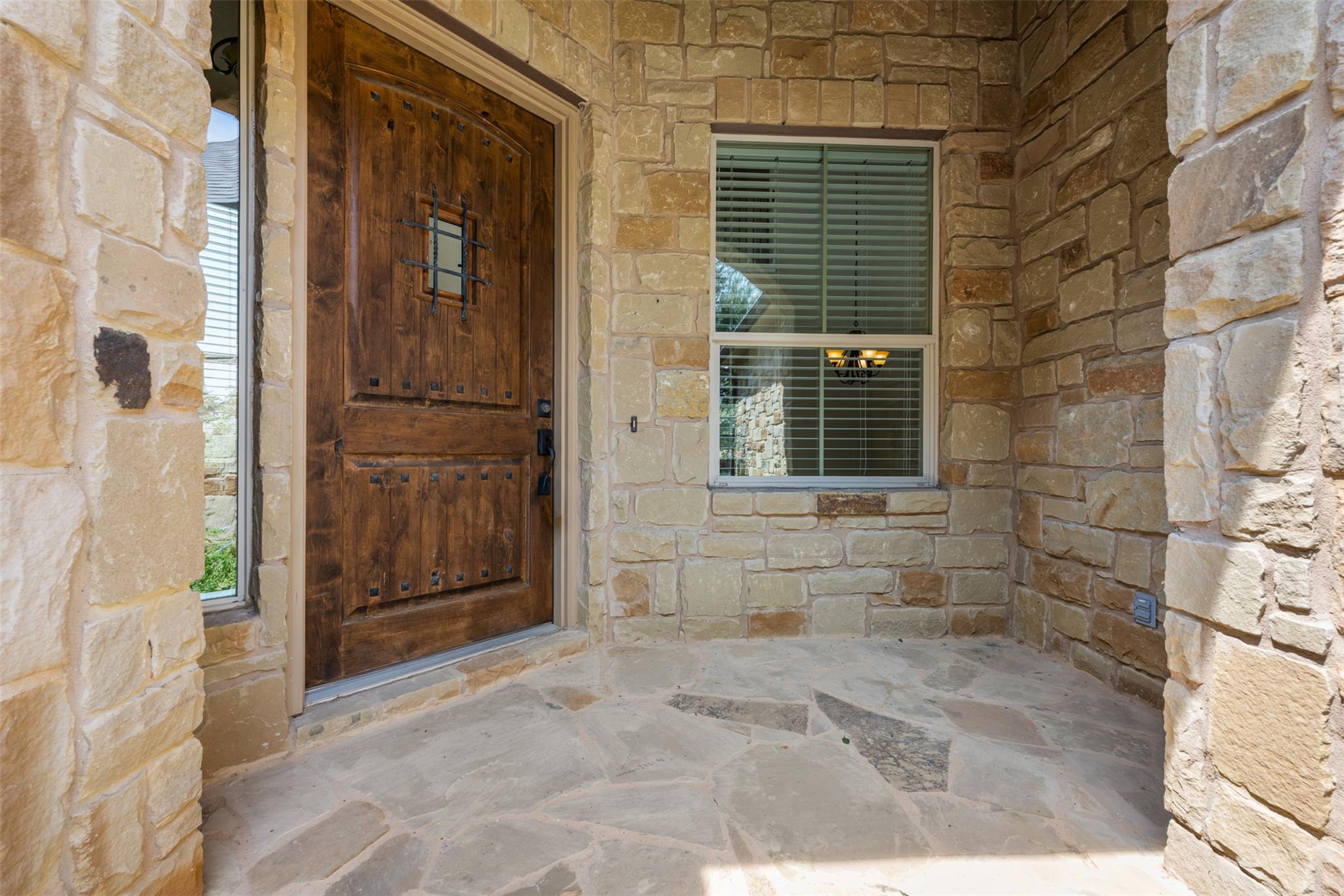 170 Kinloch Ct Property Photo 4